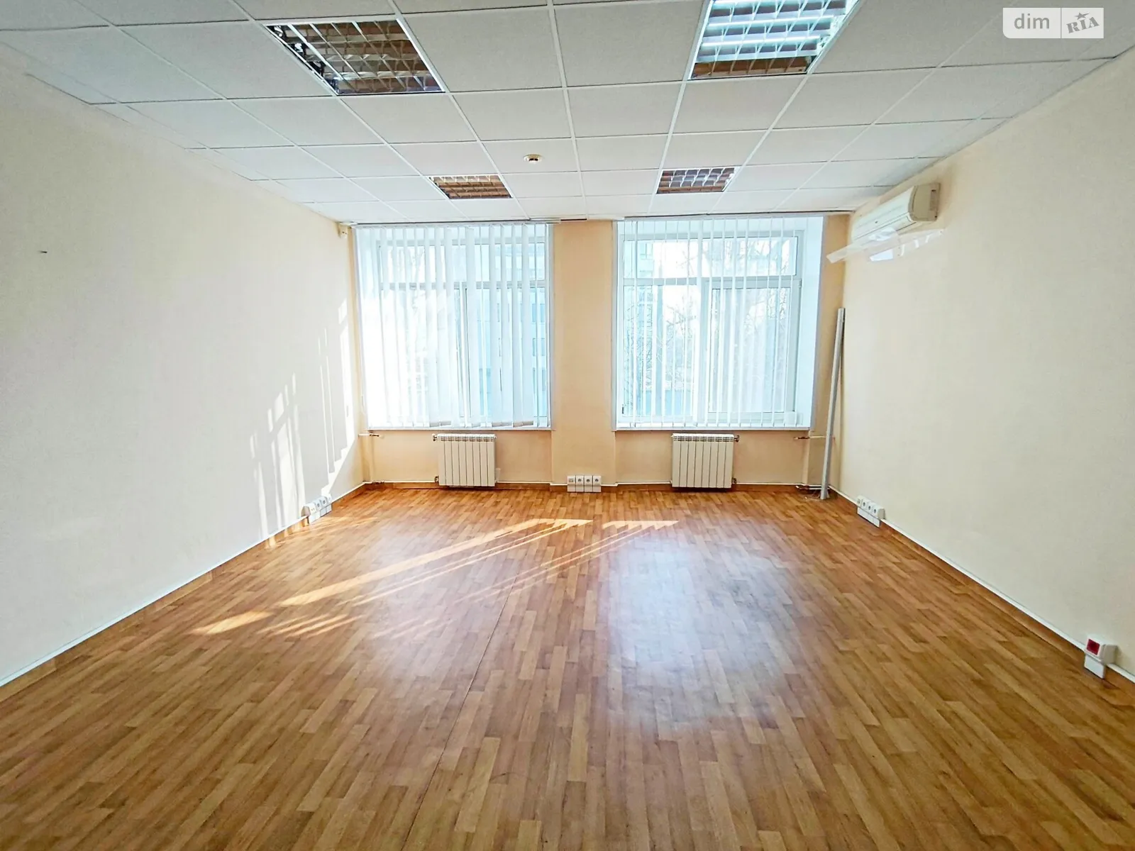 Здається в оренду офіс 59 кв. м в бізнес-центрі, цена: 15950 грн - фото 1