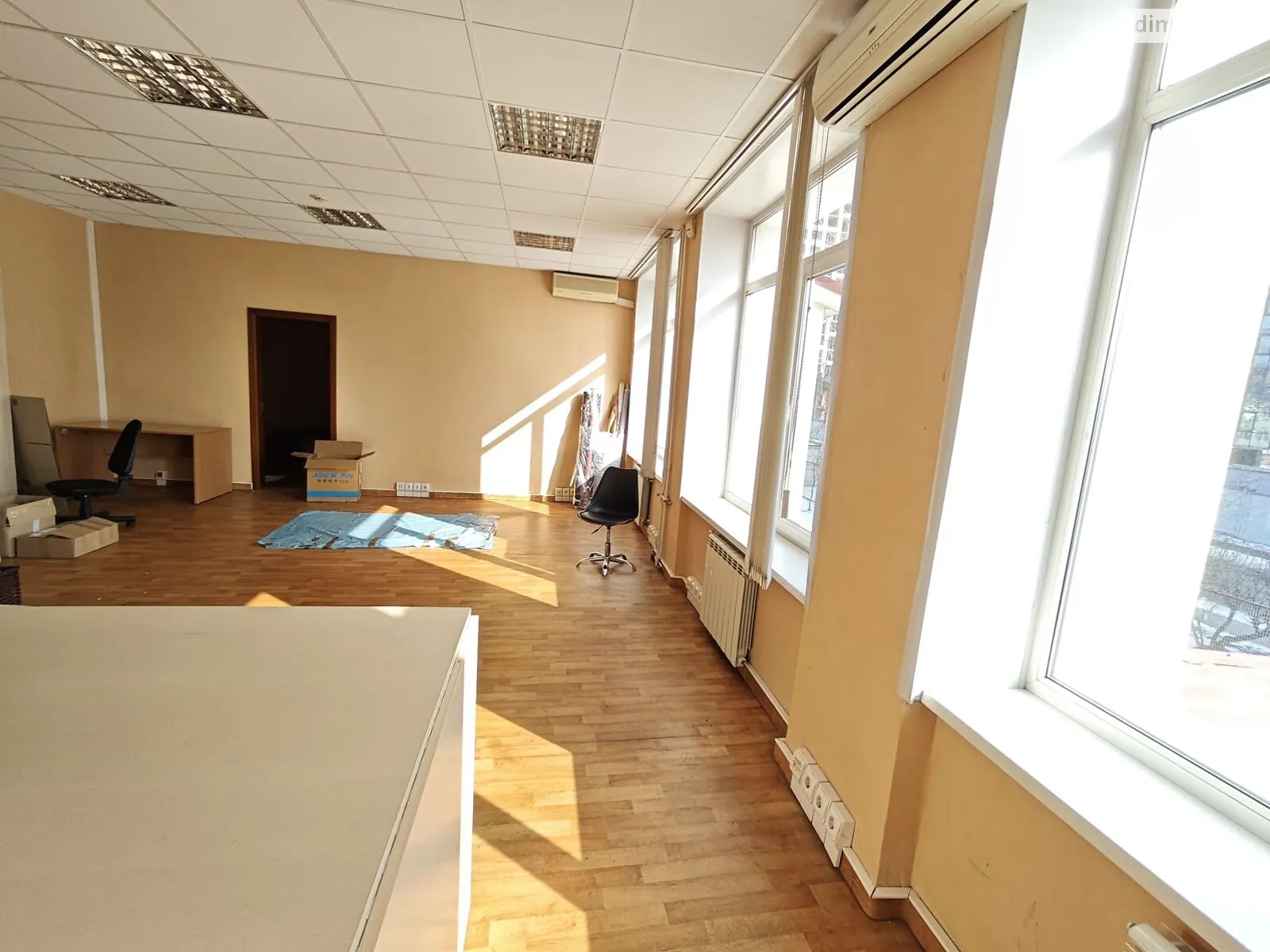 Сдается в аренду офис 70 кв. м в бизнес-центре, цена: 20300 грн - фото 1