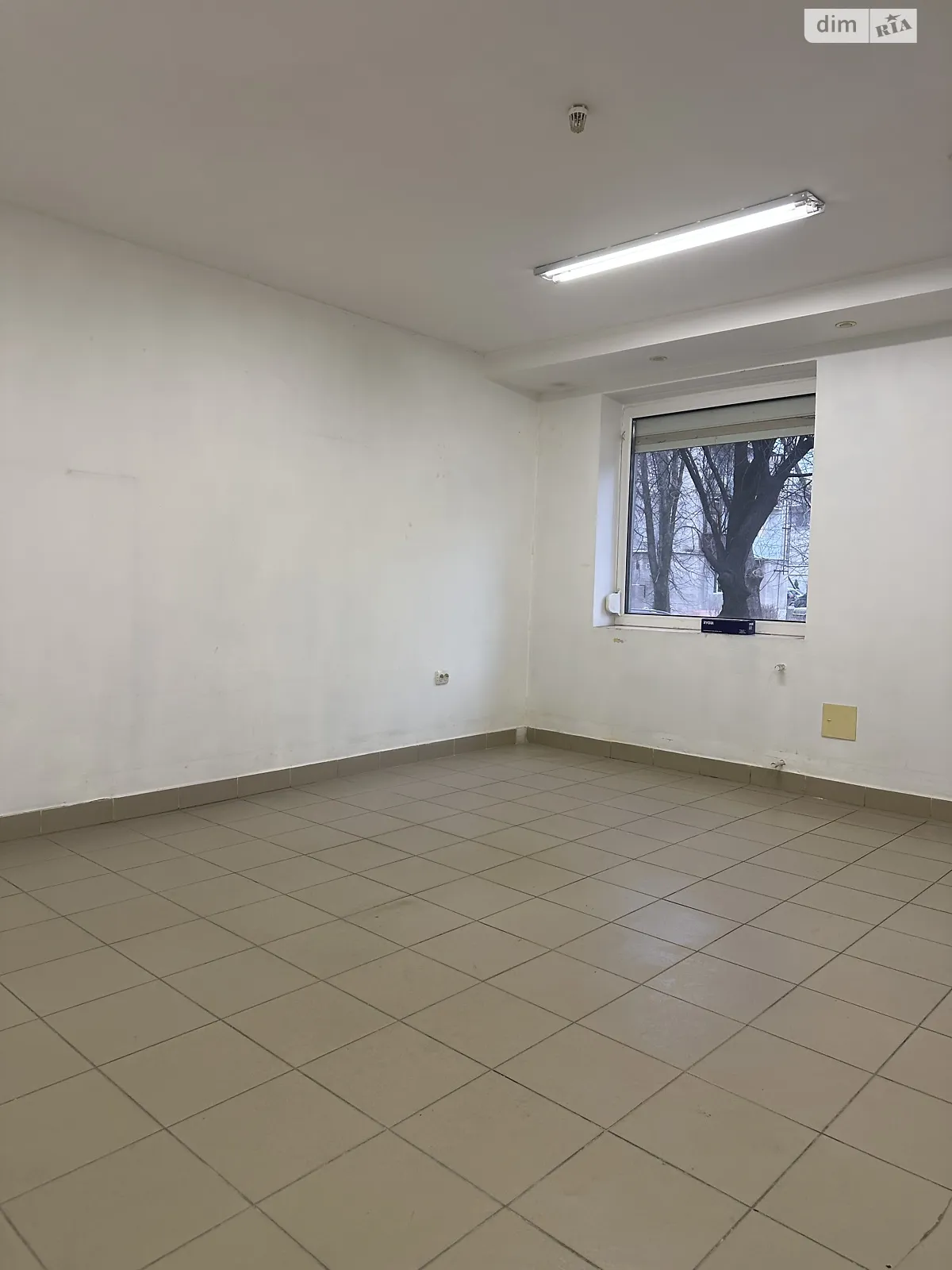 Сдается в аренду помещения свободного назначения 56.7 кв. м в 5-этажном здании, цена: 600 $ - фото 1