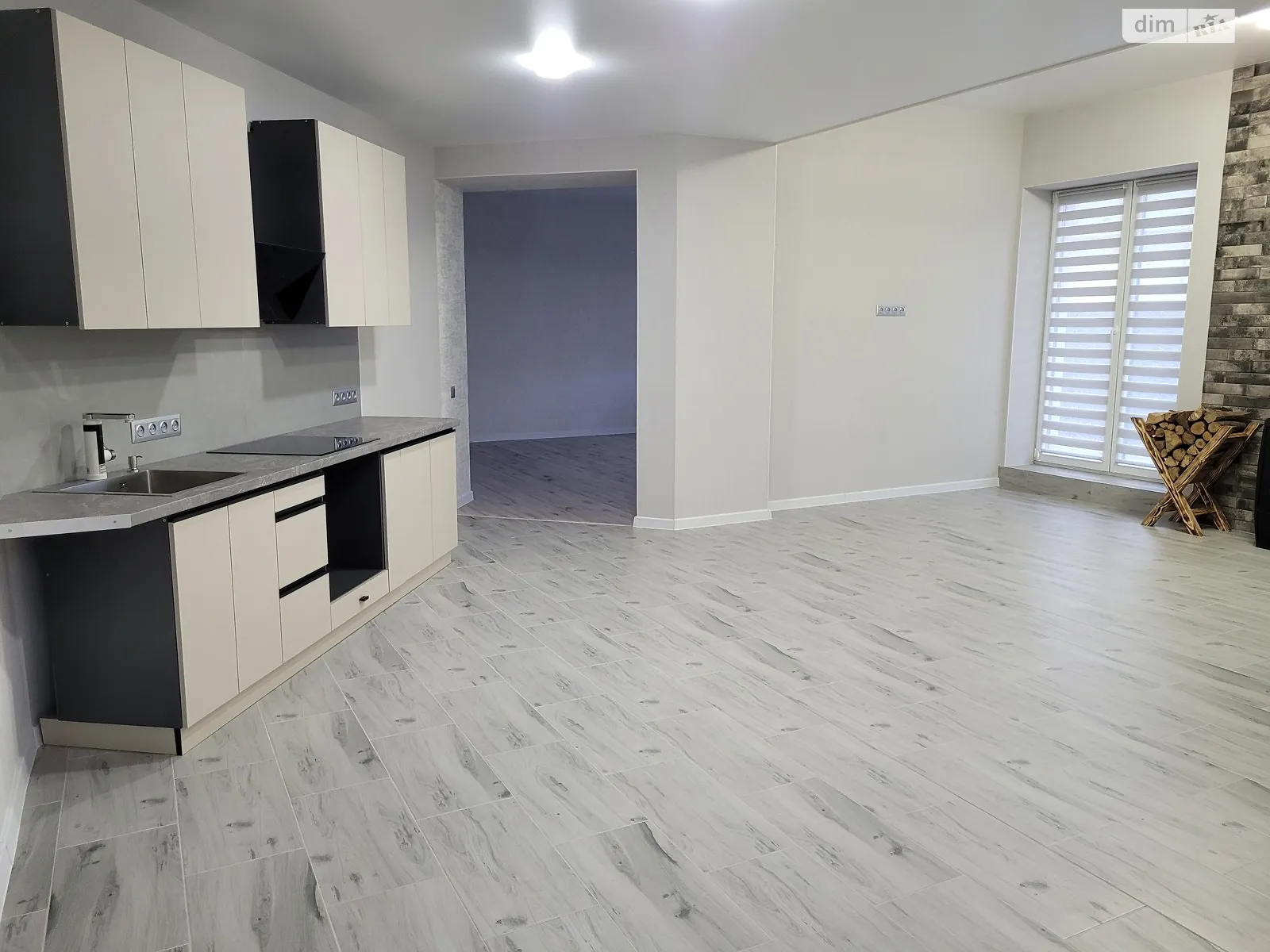 Продается 3-комнатная квартира 82 кв. м в Мукачеве, ул. Варшавская(Александра Осипенко), 31Б - фото 1