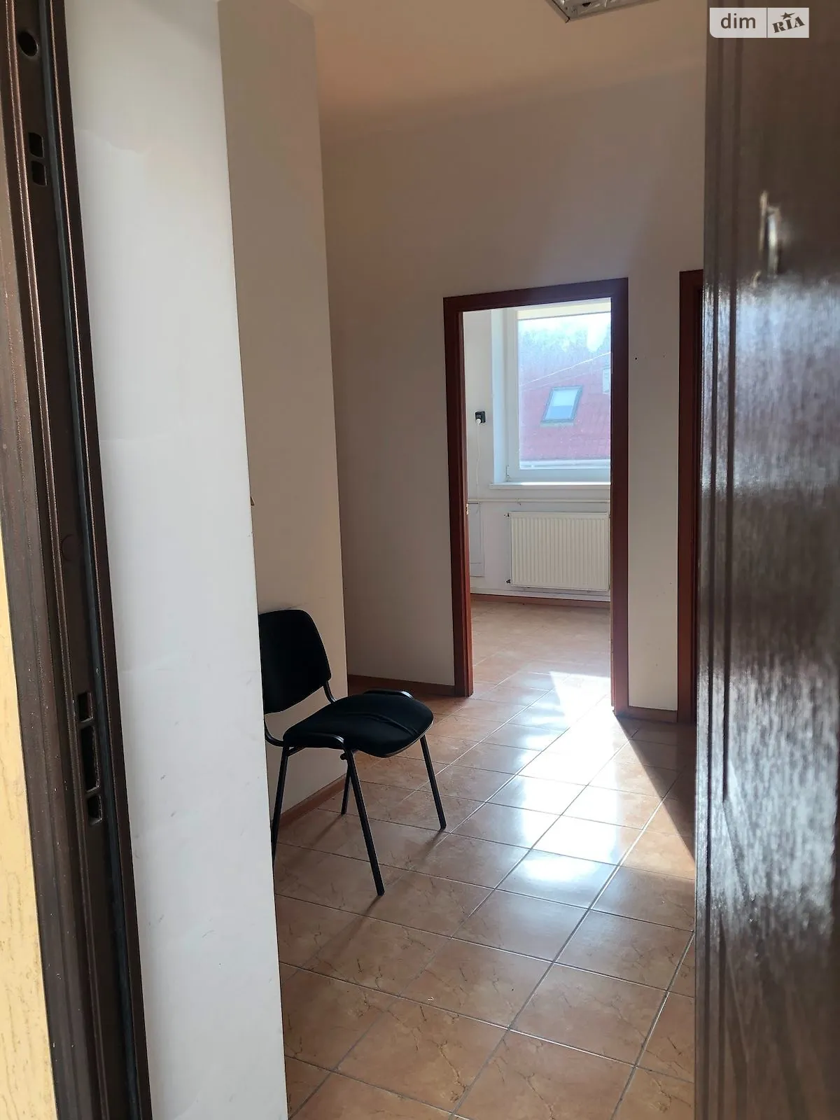 Здається в оренду офіс 71.4 кв. м в бізнес-центрі, цена: 500 $ - фото 1