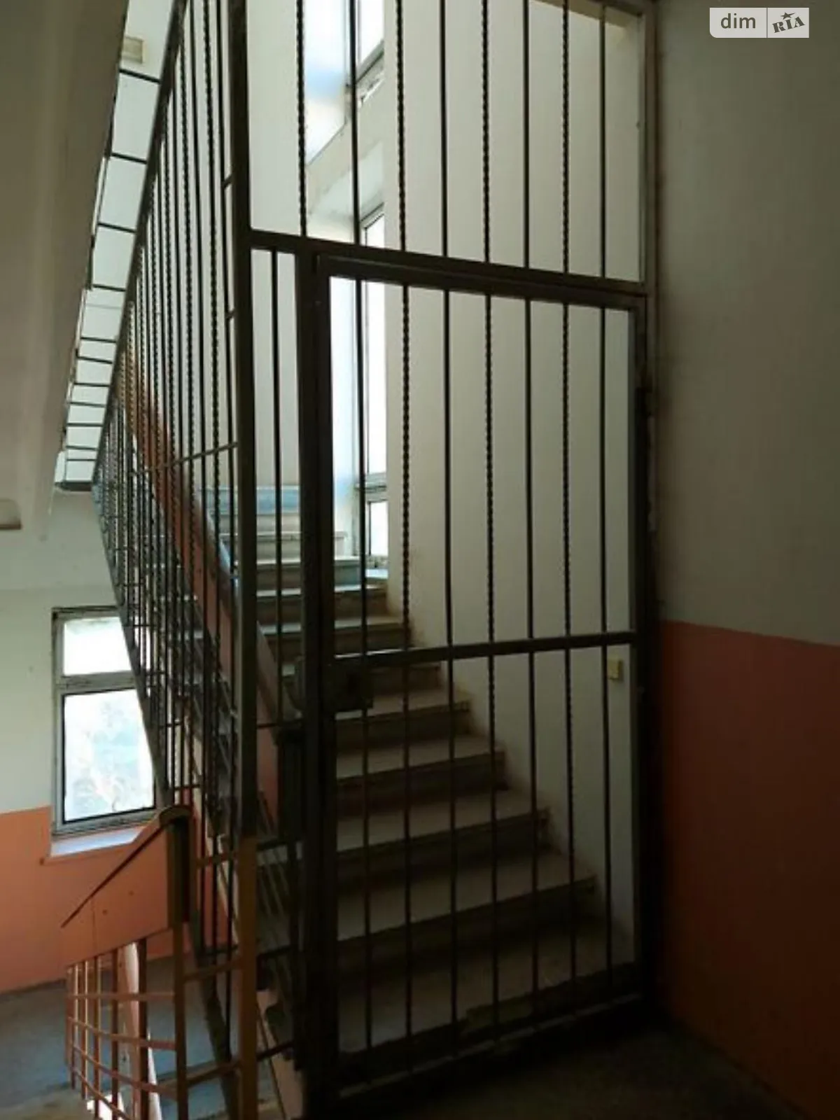 Сдается в аренду помещения свободного назначения 103 кв. м в 4-этажном здании, цена: 10300 грн - фото 1