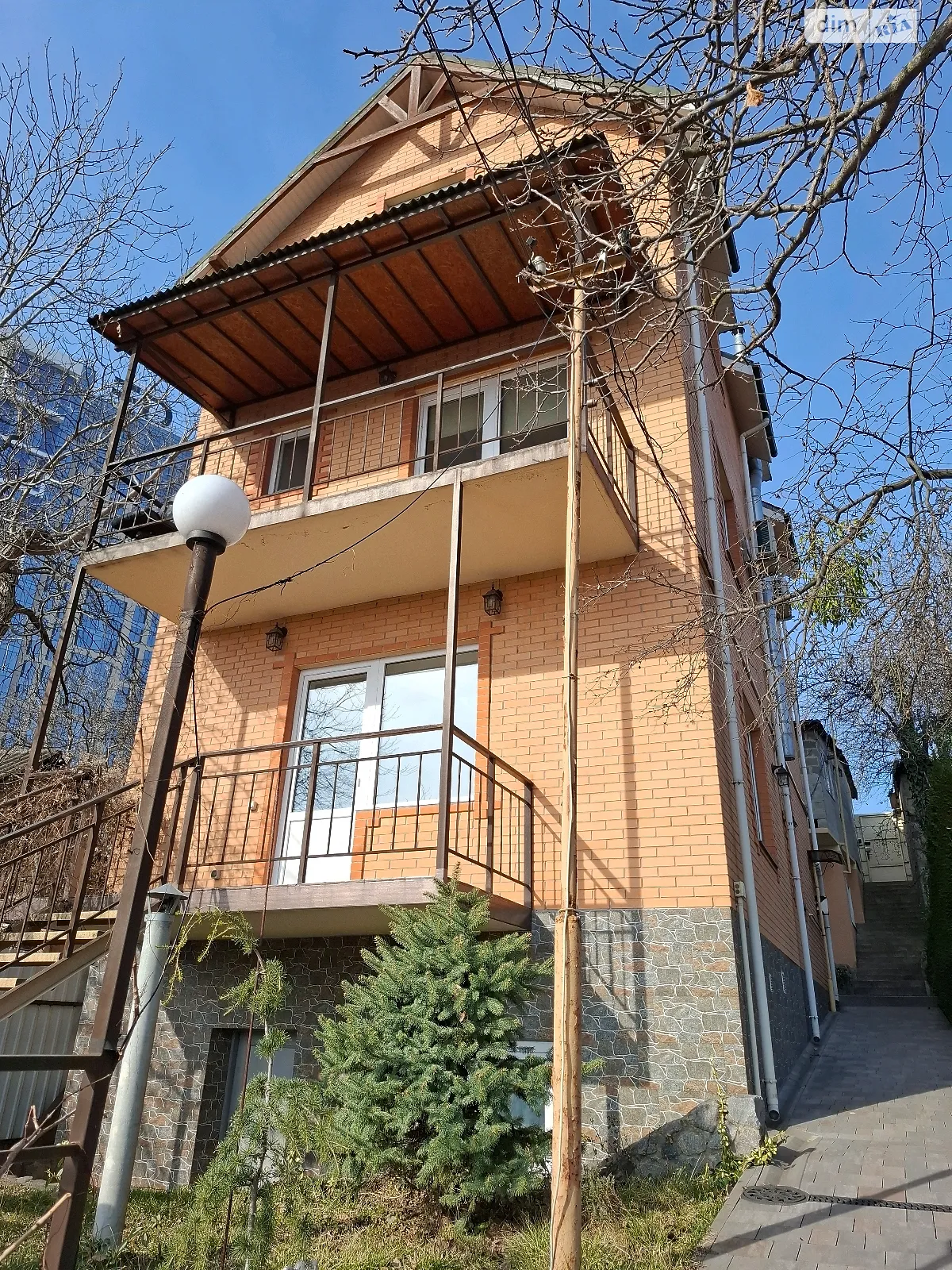 Здається в оренду будинок 3 поверховий 157 кв. м з садом, цена: 2700 $ - фото 1