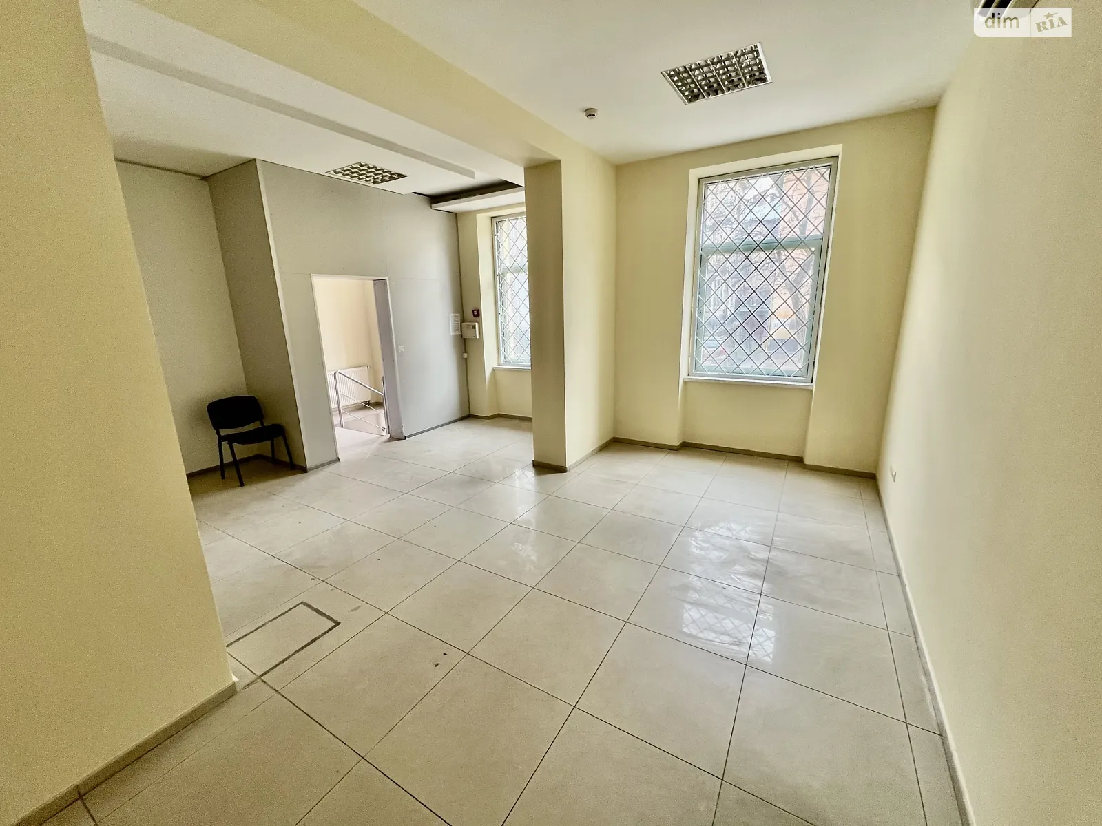 Здається в оренду офіс 133 кв. м в бізнес-центрі, цена: 900 $ - фото 1