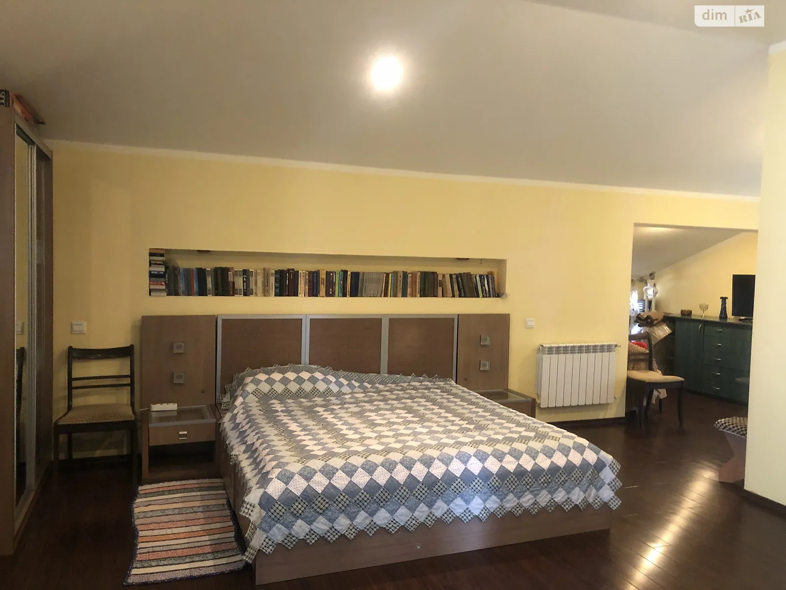 Продается дом на 3 этажа 336.2 кв. м с камином, цена: 299999 $ - фото 1