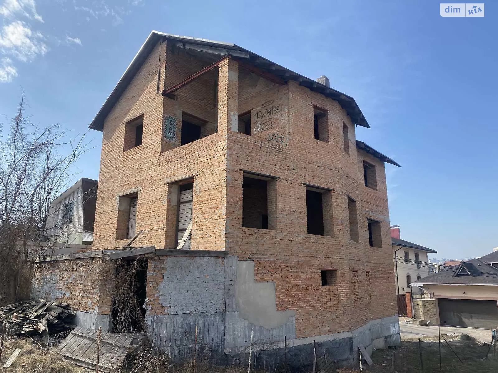 Продается дом на 3 этажа 440 кв. м с террасой, цена: 310000 $ - фото 1