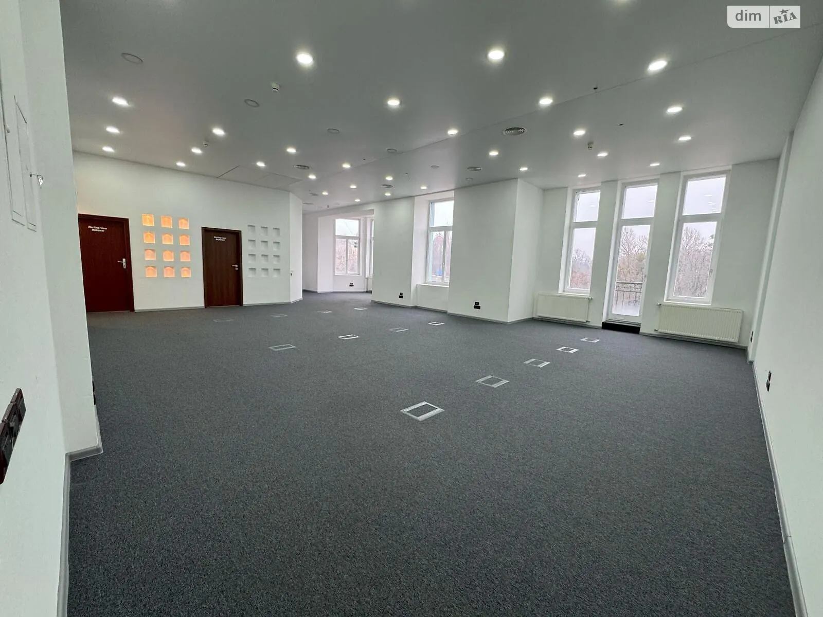 Сдается в аренду офис 262.88 кв. м в бизнес-центре, цена: 4450 $ - фото 1