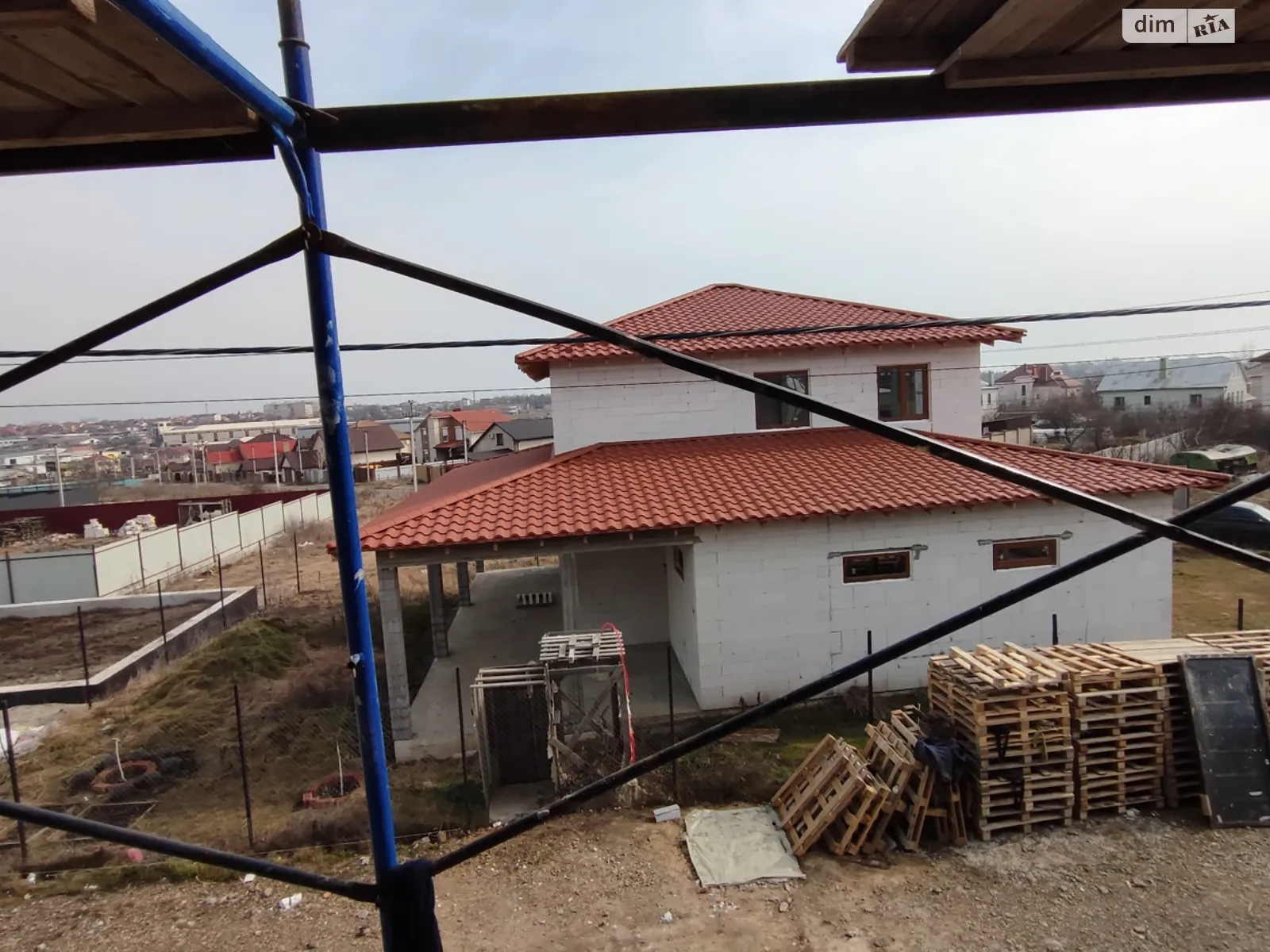 Продается дом на 2 этажа 140 кв. м с камином, цена: 140000 $ - фото 1