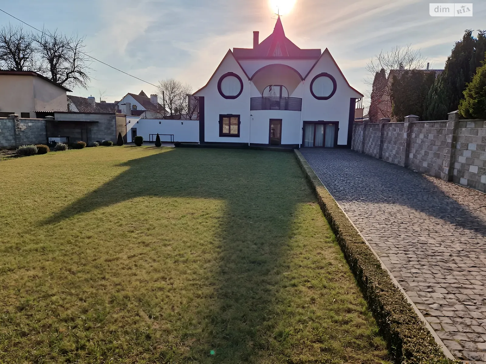 Продается дом на 2 этажа 120 кв. м с гаражом, цена: 260000 $ - фото 1
