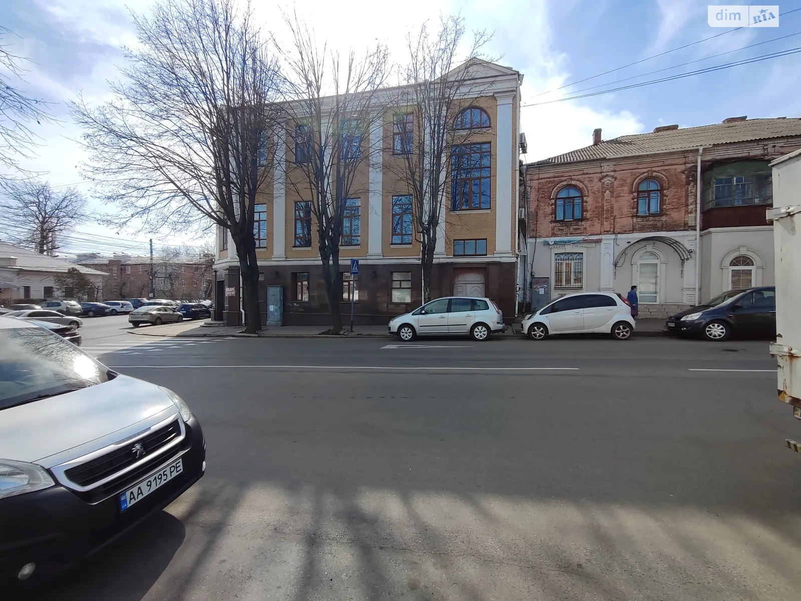 Продается помещения свободного назначения 890 кв. м в 3-этажном здании, цена: 2000000 $ - фото 1