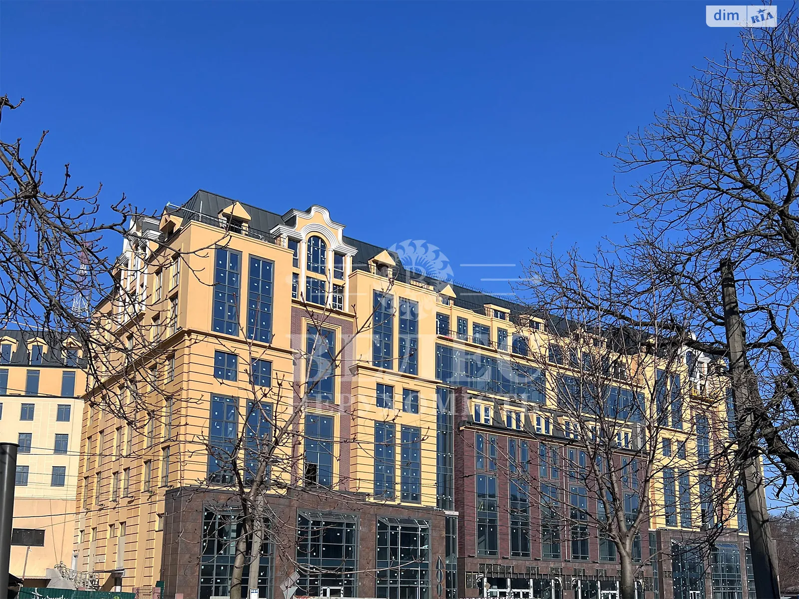 Продается офис 110 кв. м в бизнес-центре, цена: 143000 $ - фото 1