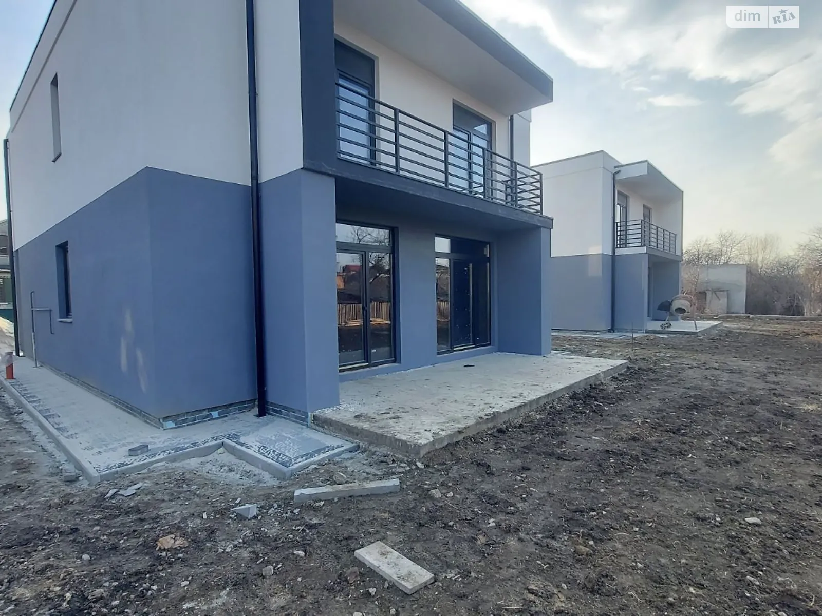 Продается дом на 2 этажа 164 кв. м с гаражом, цена: 136000 $ - фото 1