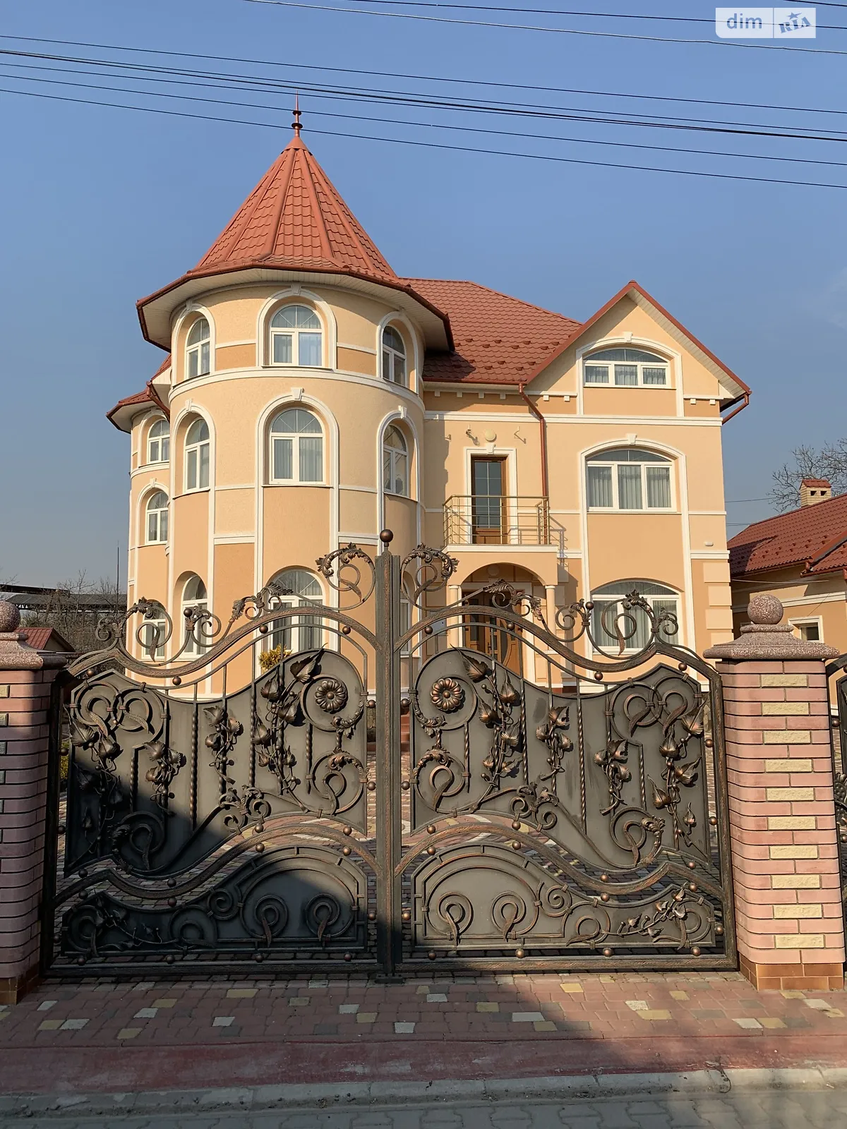 Продается дом на 2 этажа 239 кв. м с мебелью, цена: 219999 $ - фото 1