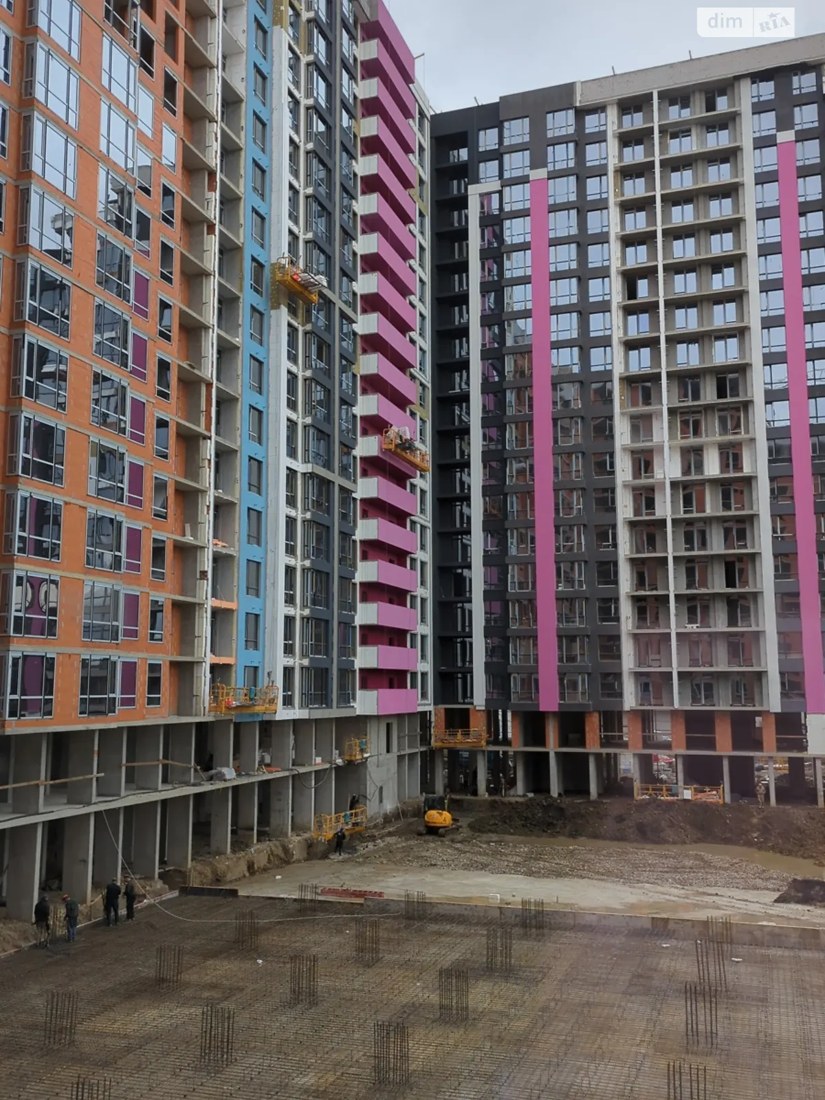 Продается 2-комнатная квартира 63 кв. м в Ивано-Франковске, ул. Хриплинская, 9 - фото 1