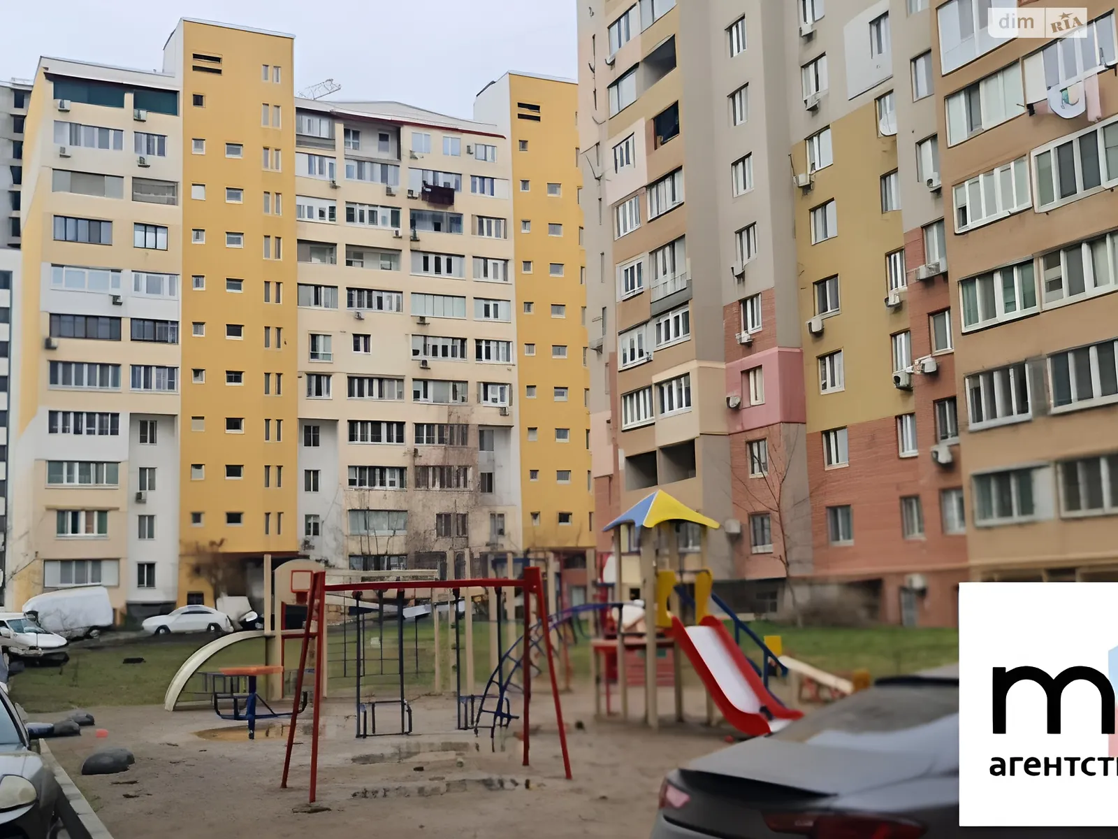 Продается 1-комнатная квартира 50 кв. м в Одессе, ул. Академика Сахарова - фото 1