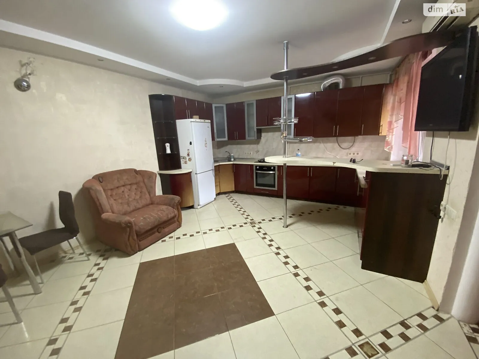 Продается дом на 2 этажа 110 кв. м с бассейном, цена: 88000 $ - фото 1