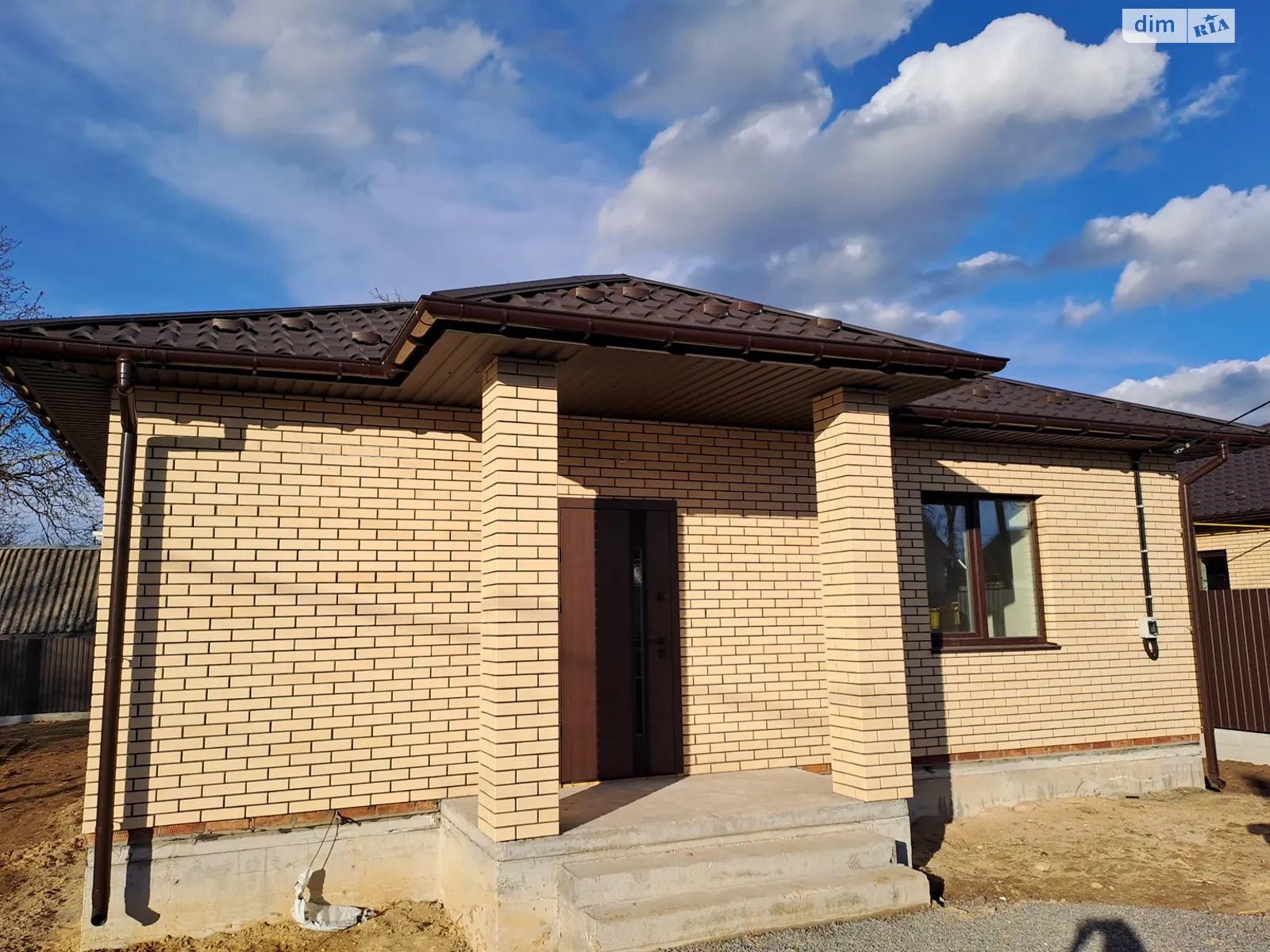 Продається одноповерховий будинок 92 кв. м з гаражем, цена: 85000 $ - фото 1