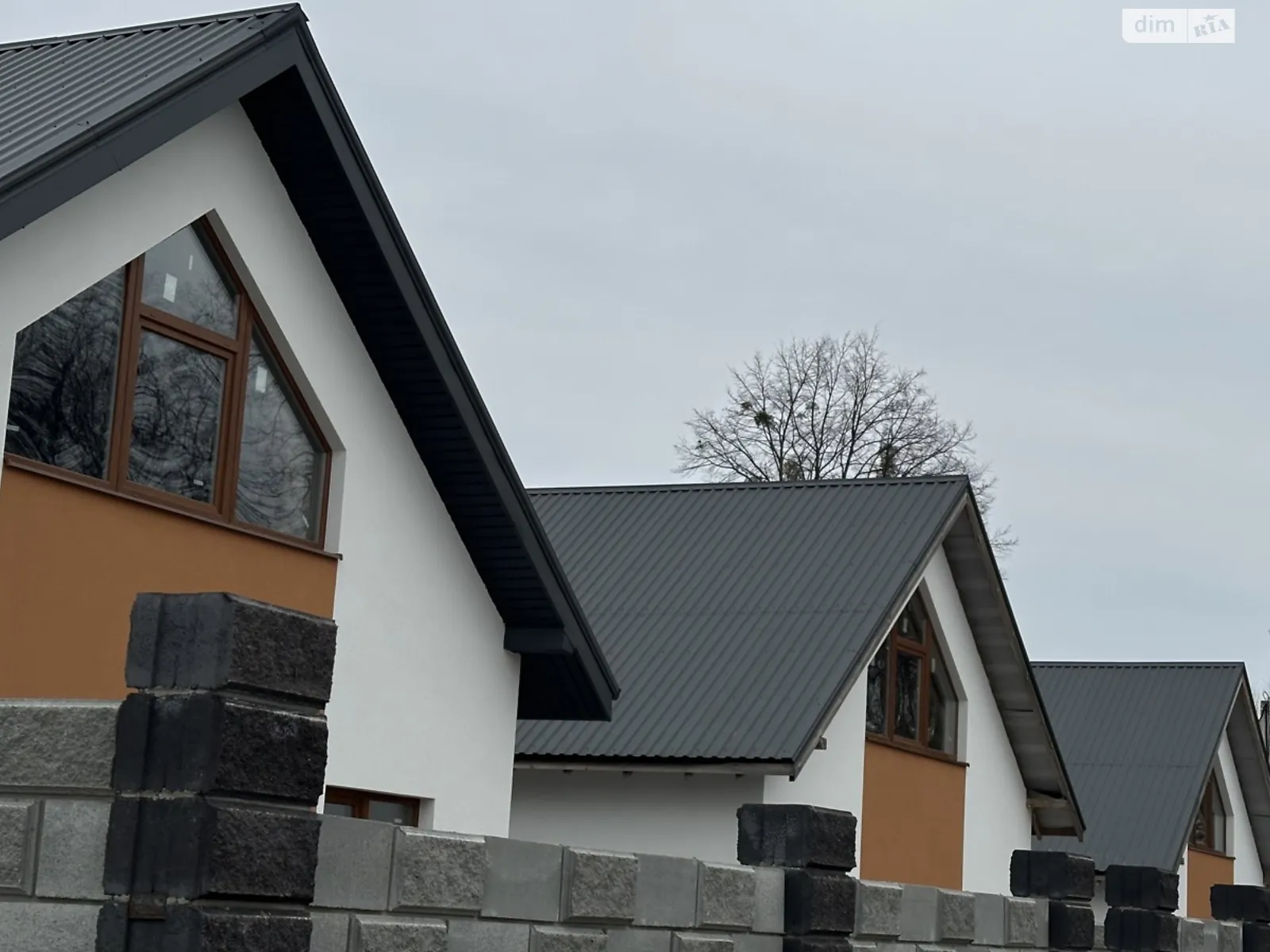 Продается дом на 3 этажа 120 кв. м с беседкой, цена: 63000 $ - фото 1