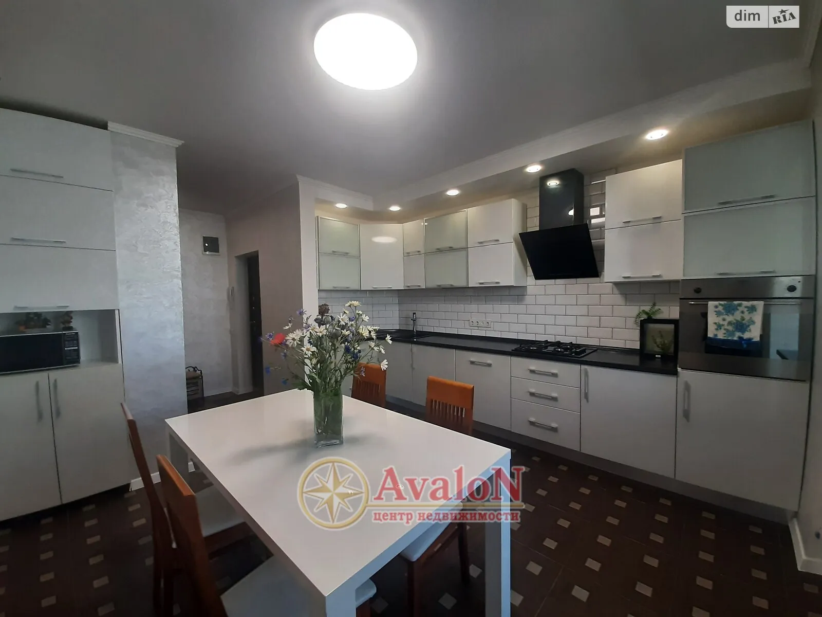 Продается 3-комнатная квартира 84.3 кв. м в Одессе, ул. Академика Сахарова, 26 - фото 1