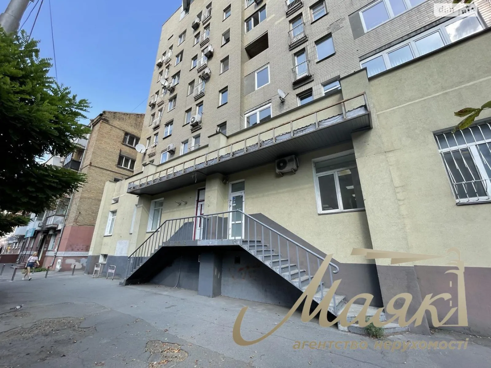 Сдается в аренду помещения свободного назначения 140 кв. м в 15-этажном здании, цена: 2700 $ - фото 1