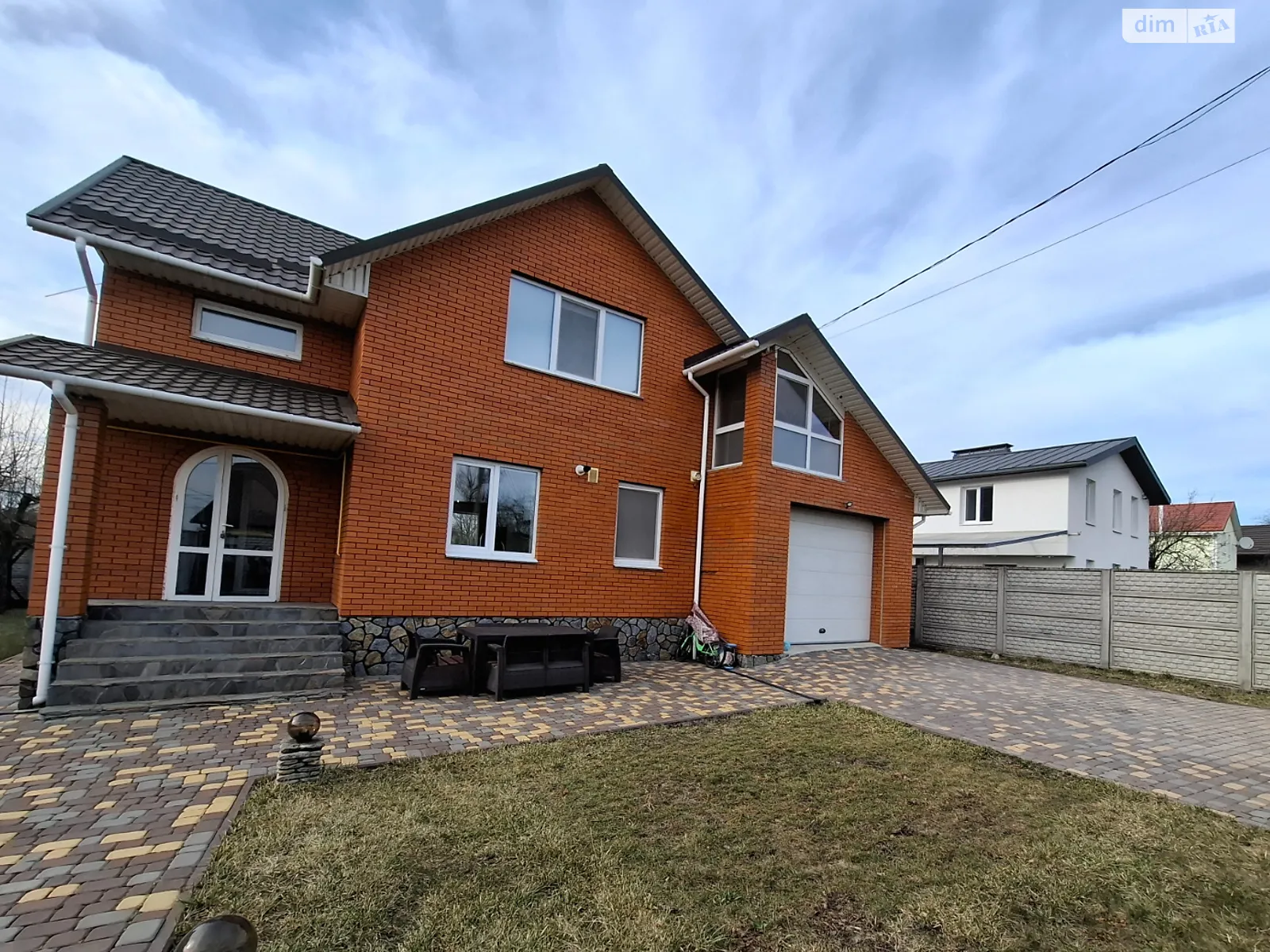 Продается дом на 2 этажа 181.6 кв. м с участком, цена: 185000 $ - фото 1