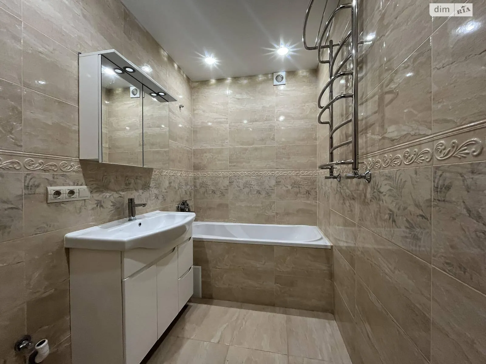 Продається 2-кімнатна квартира 70 кв. м у, цена: 81500 $ - фото 1