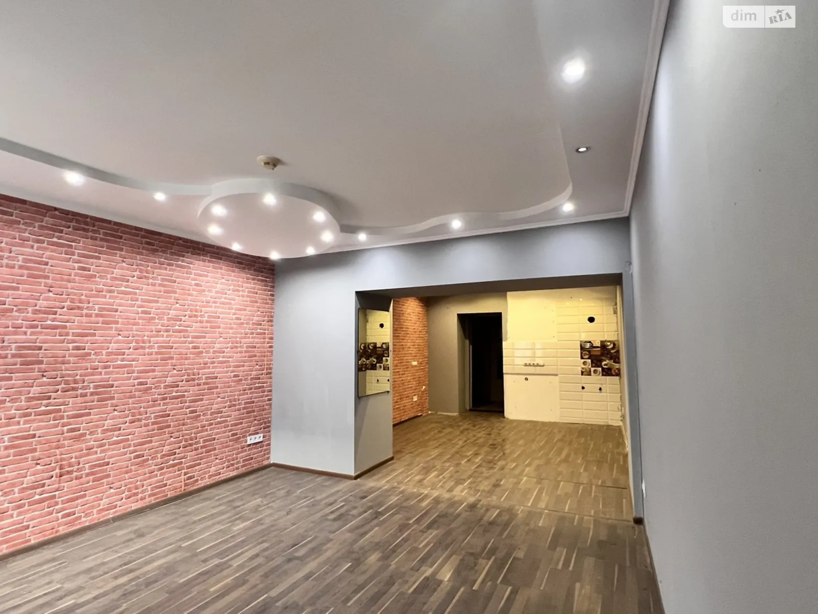 Сдается в аренду офис 43 кв. м в бизнес-центре, цена: 450 $ - фото 1
