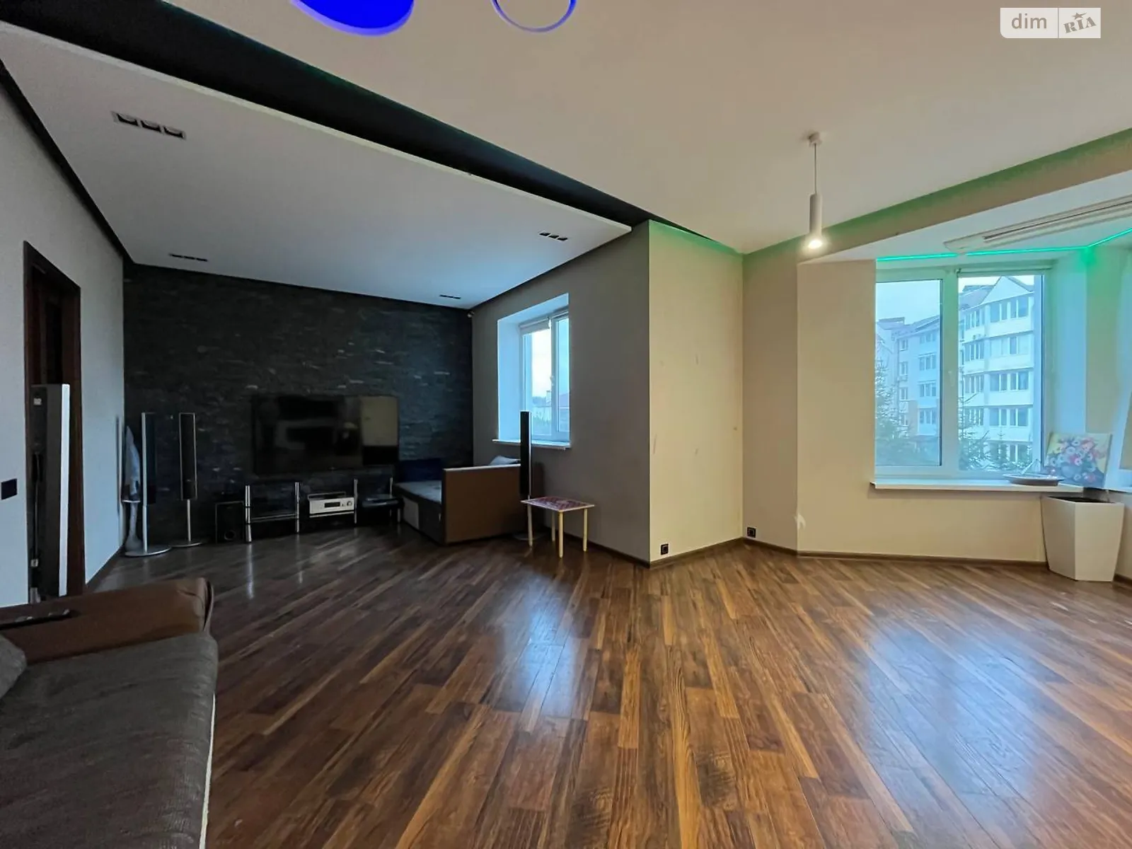 Продается 2-комнатная квартира 121 кв. м в Михайловке-Рубежовке - фото 1