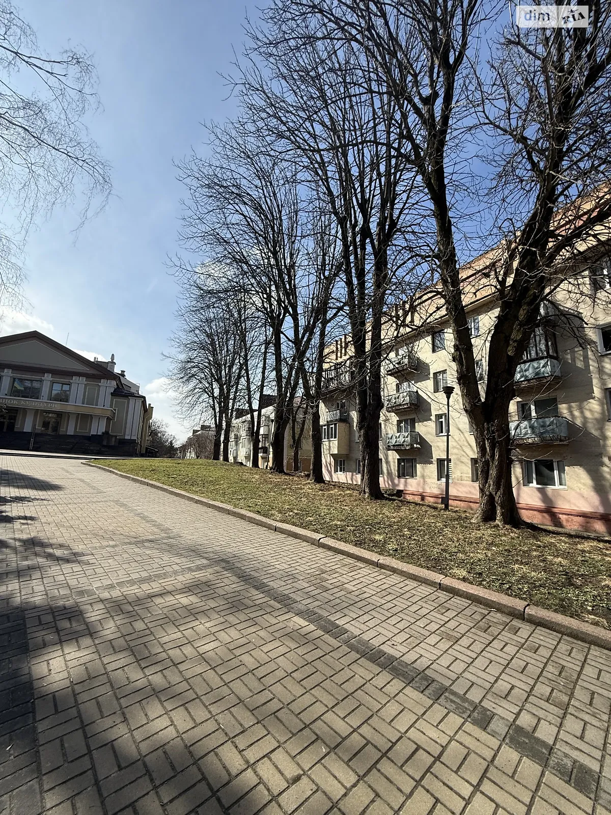 Продается 3-комнатная квартира 65 кв. м в Ровно, ул. Парковая, 2 - фото 1