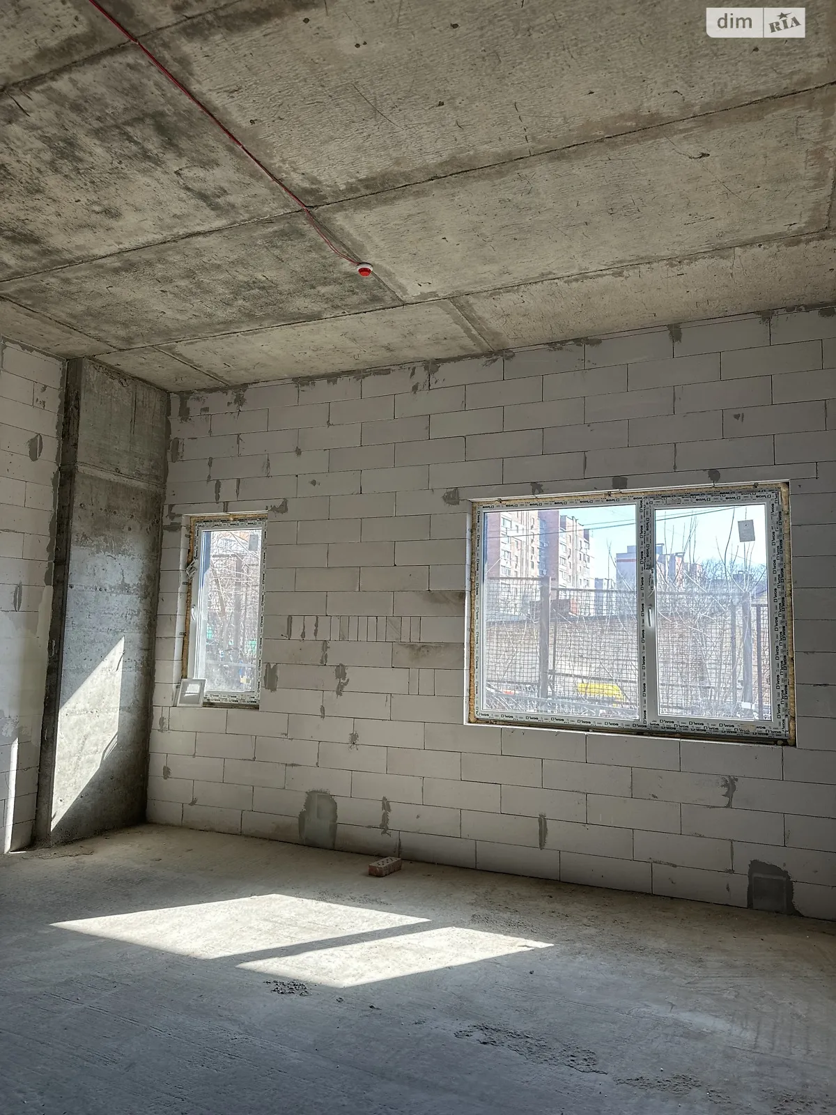 Продается офис 39 кв. м в бизнес-центре, цена: 42900 $ - фото 1