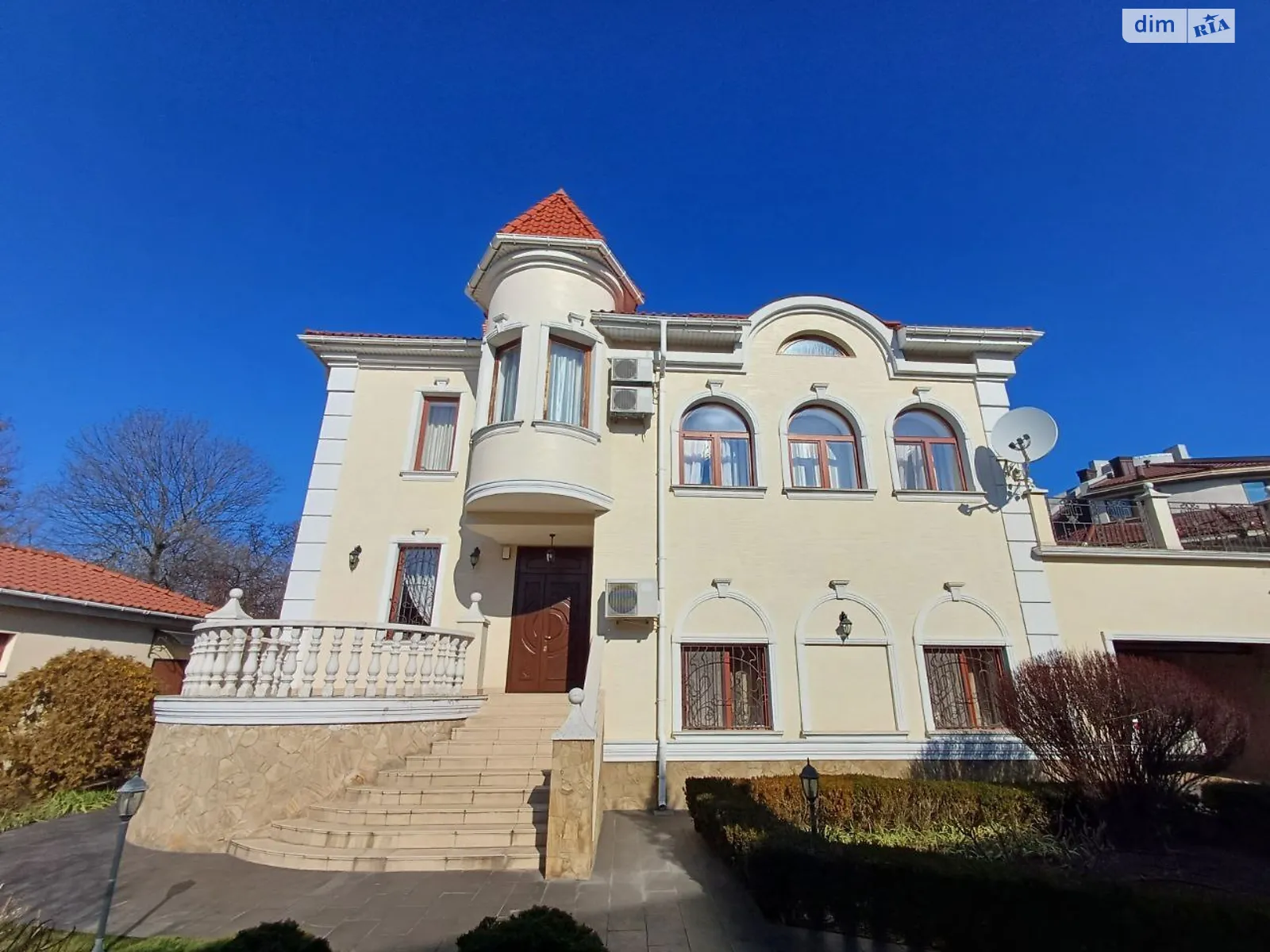 Продается дом на 3 этажа 529.4 кв. м с мебелью, цена: 2500000 $ - фото 1