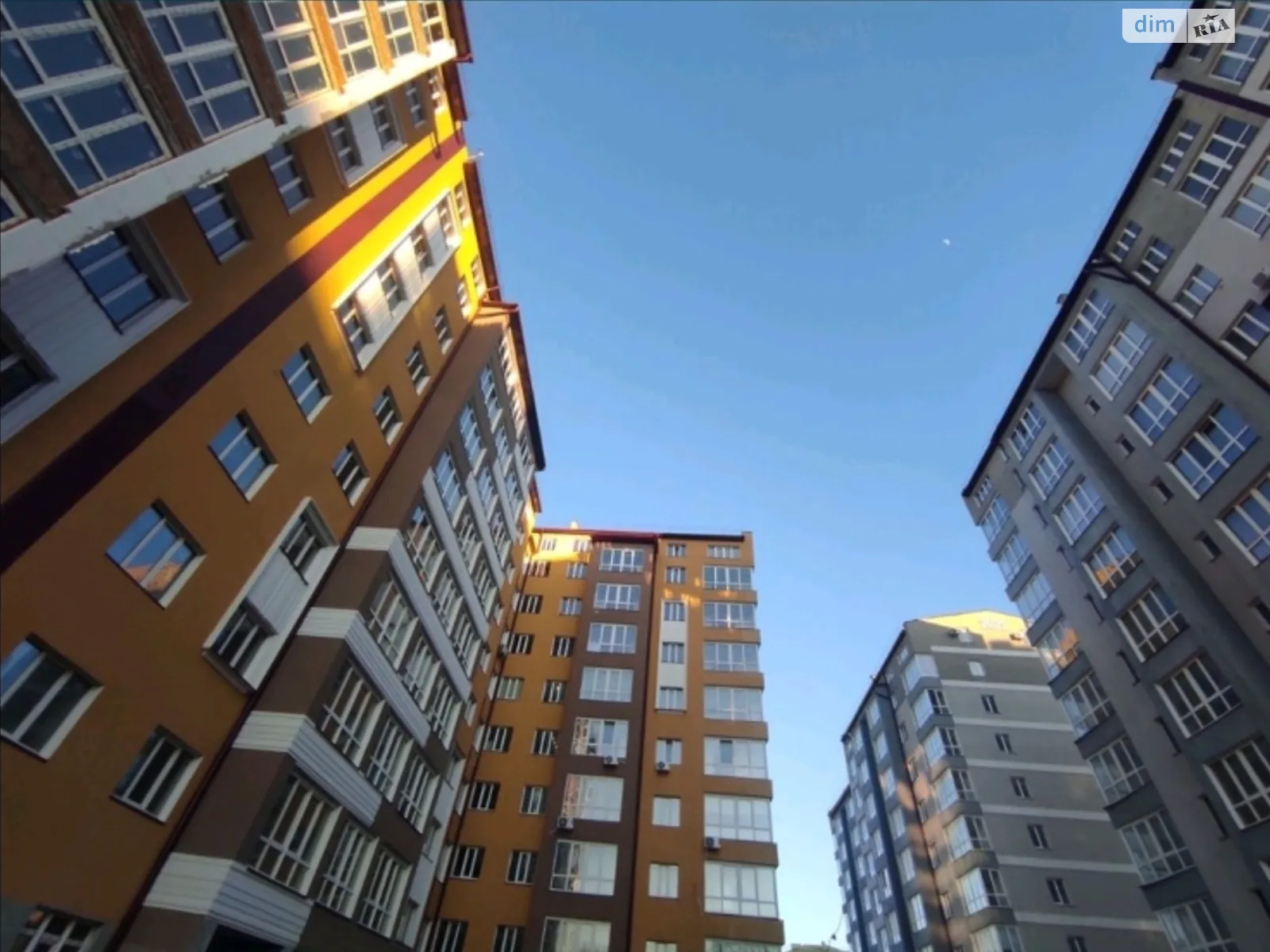 Продается 2-комнатная квартира 74 кв. м в Черновцах, ул. Шухевича Романа, 3Б - фото 1
