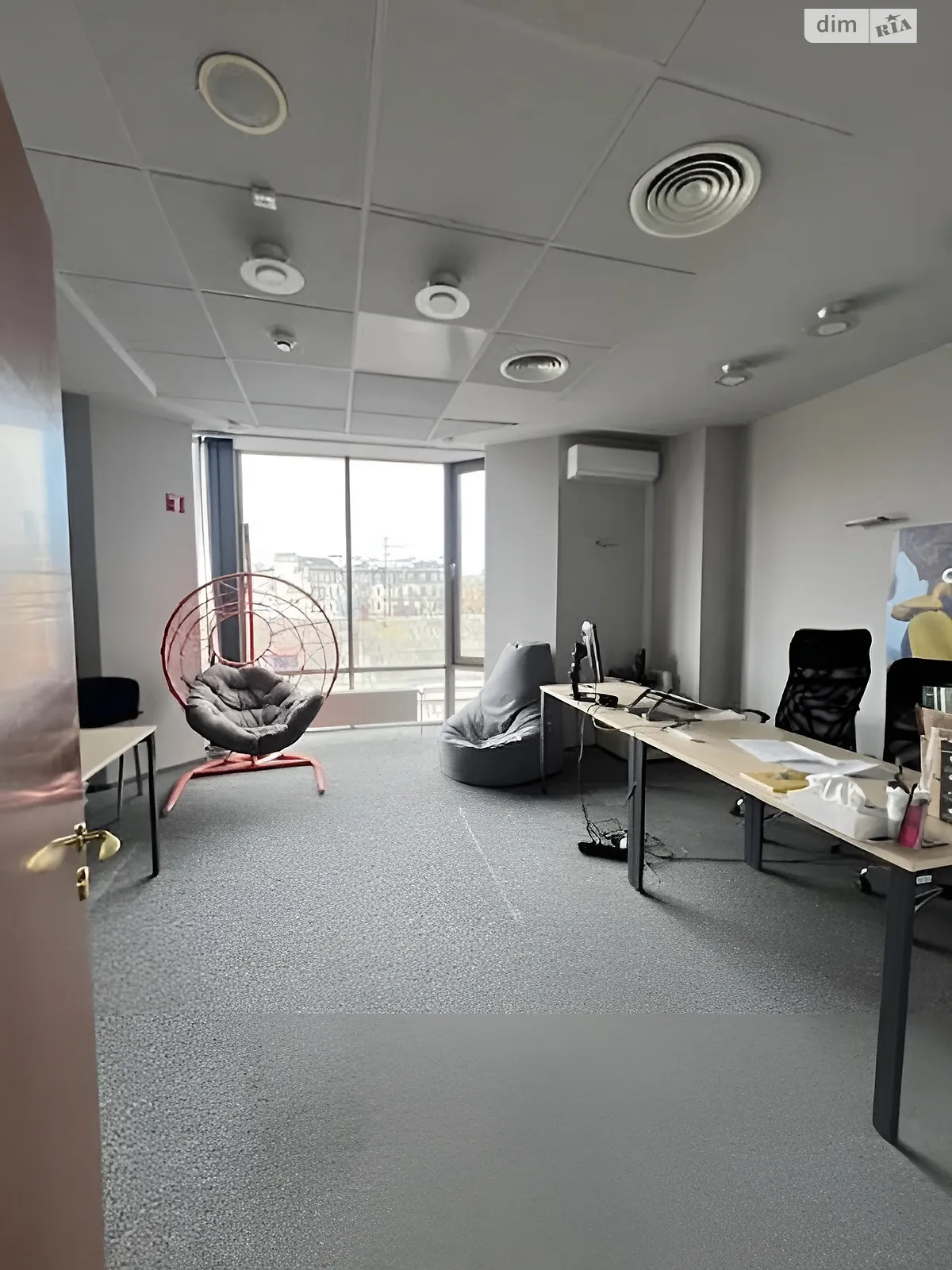 Сдается в аренду офис 682 кв. м в бизнес-центре, цена: 12280 $ - фото 1