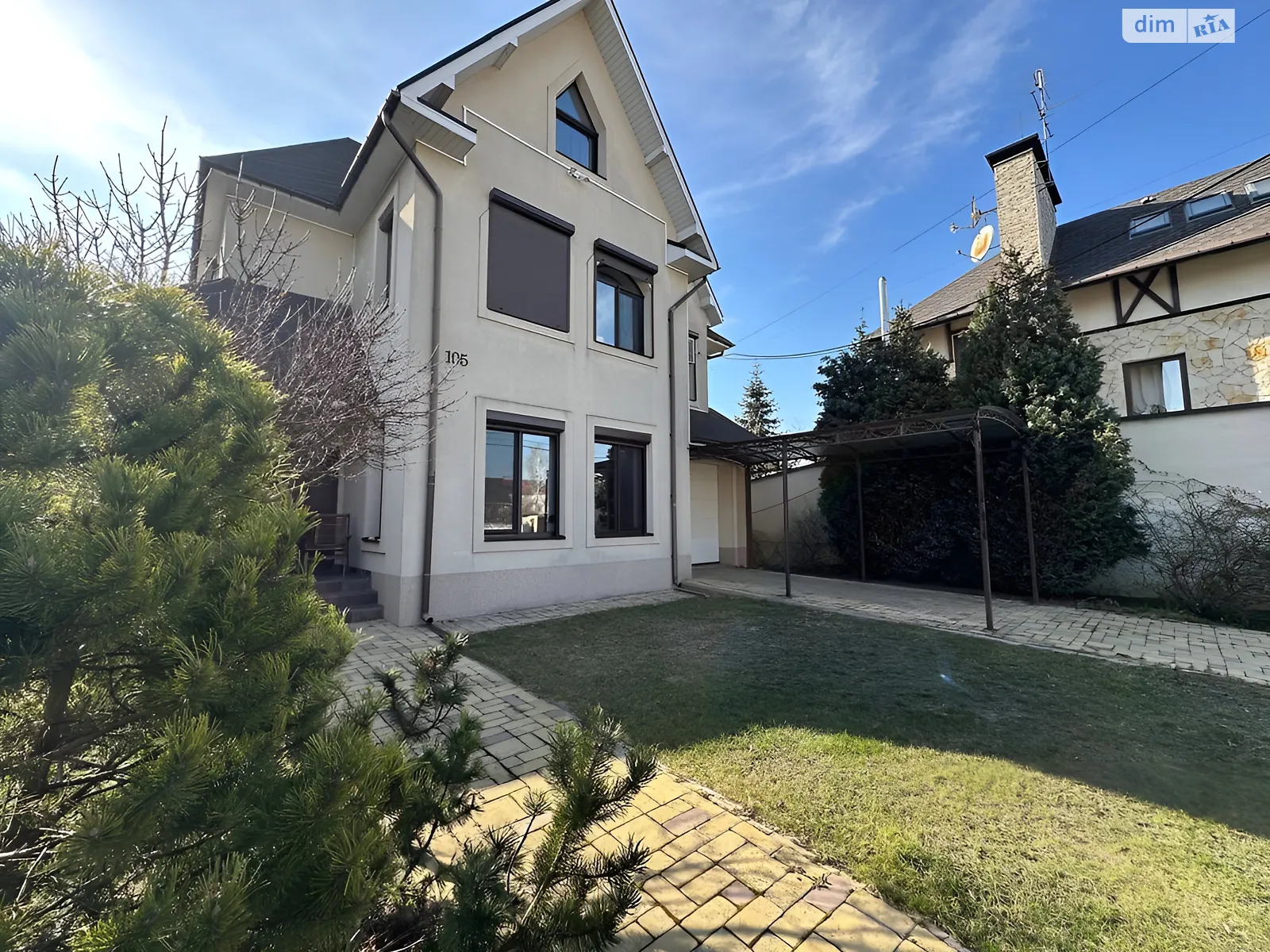 Продается дом на 3 этажа 232 кв. м с камином, цена: 200000 $ - фото 1