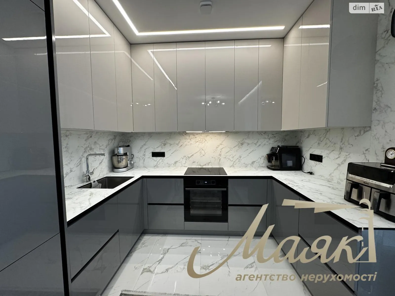 Продается 1-комнатная квартира 53 кв. м в Киеве, ул. Предславинская - фото 1