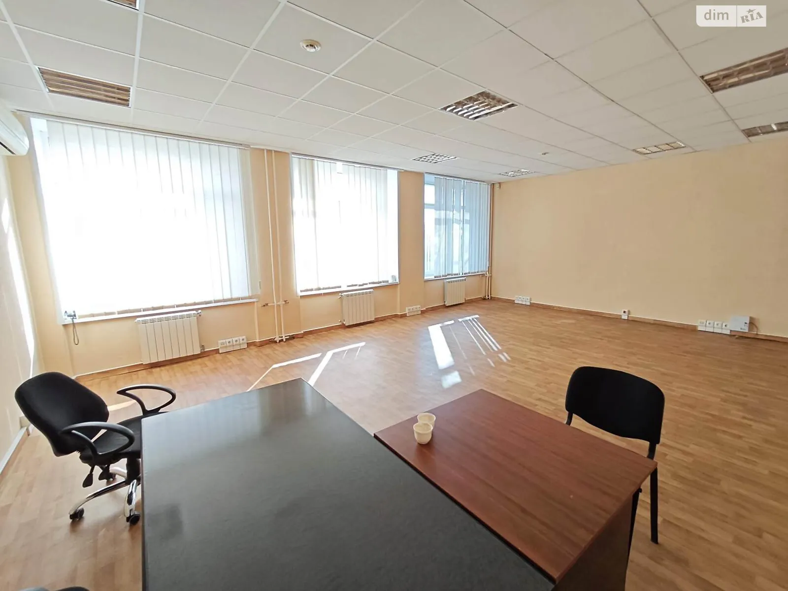 Сдается в аренду офис 61.6 кв. м в бизнес-центре, цена: 13100 грн - фото 1