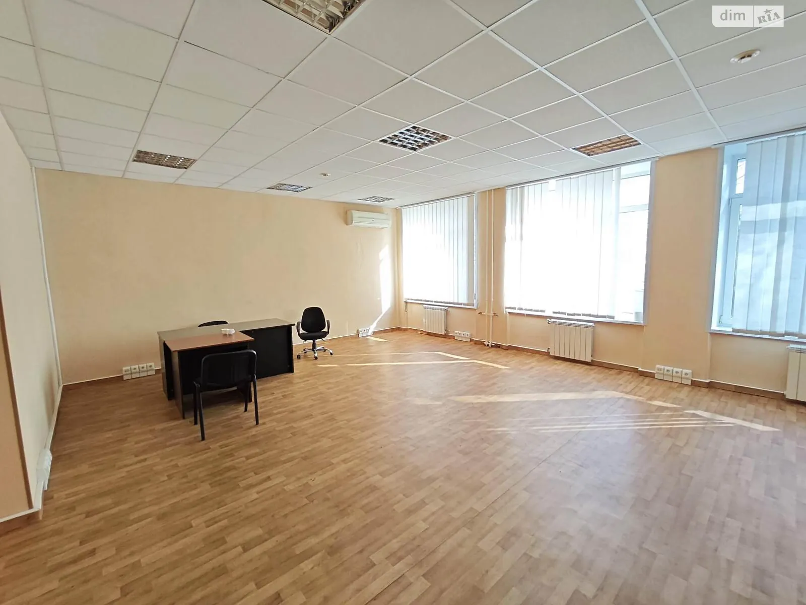 Сдается в аренду офис 61.6 кв. м в бизнес-центре, цена: 13440 грн - фото 1
