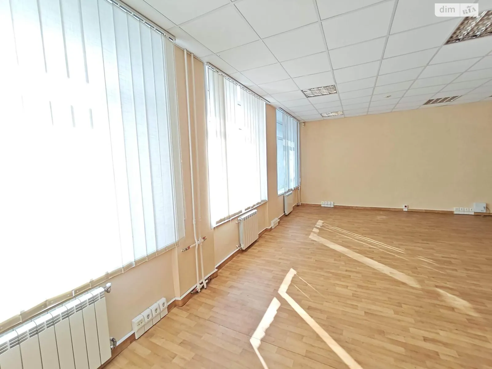 Здається в оренду офіс 61.6 кв. м в бізнес-центрі, цена: 13140 грн - фото 1