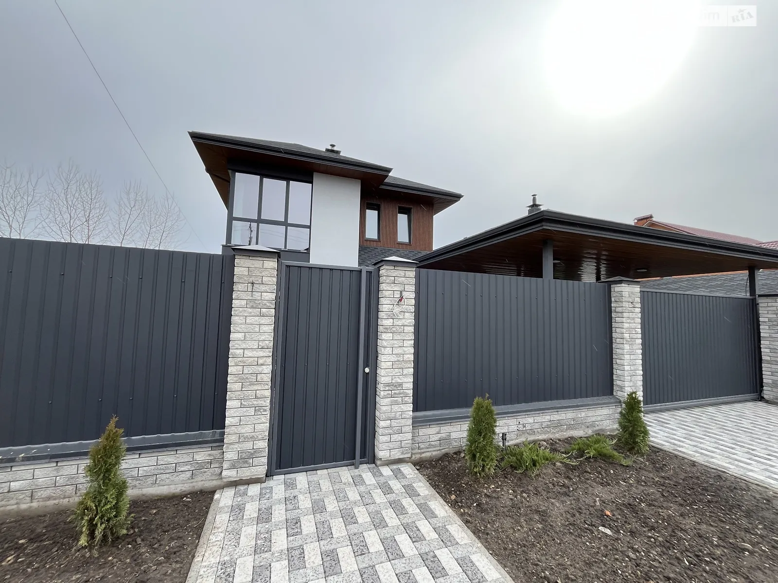 Продается дом на 2 этажа 170 кв. м с баней/сауной, цена: 220000 $ - фото 1