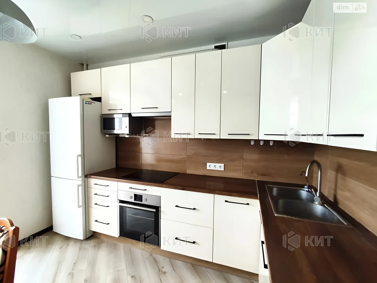Продается 4-комнатная квартира 98 кв. м в Харькове, ул. Сергея Барсукова(Маршала Федоренко), 23 - фото 1