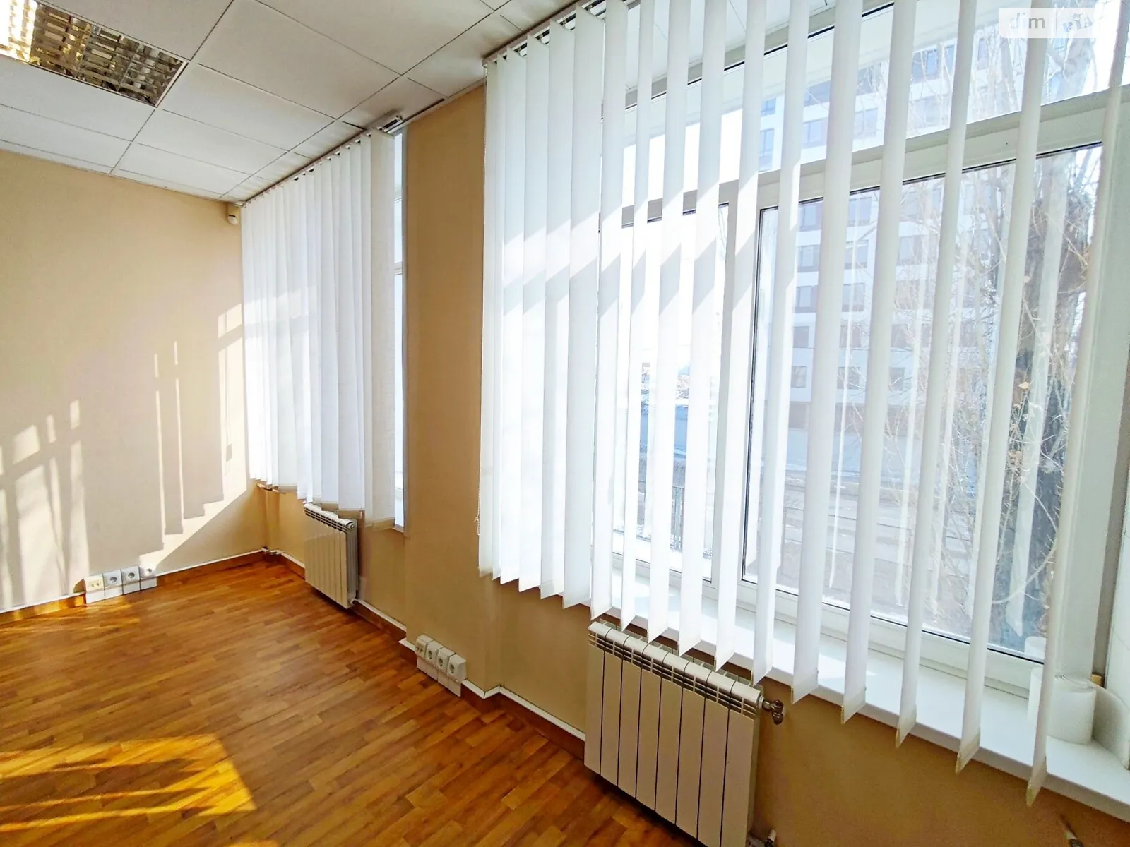 Сдается в аренду офис 59 кв. м в бизнес-центре, цена: 15980 грн - фото 1