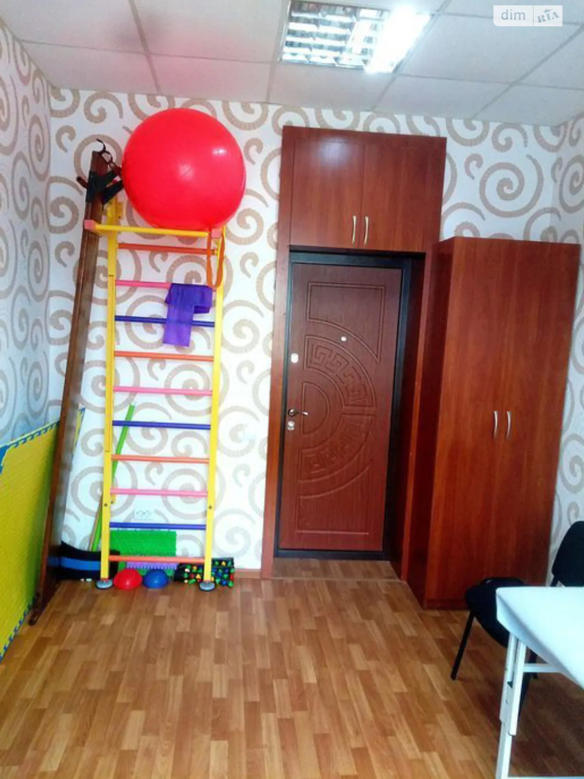 Продается офис 18 кв. м в бизнес-центре, цена: 10000 € - фото 1