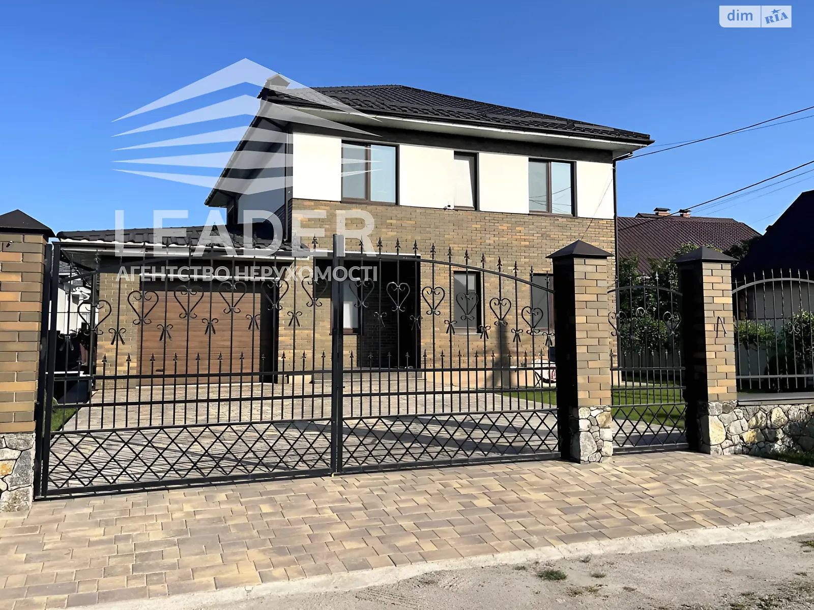 Сдается в аренду дом на 2 этажа 170 кв. м с бассейном, цена: 2200 $ - фото 1