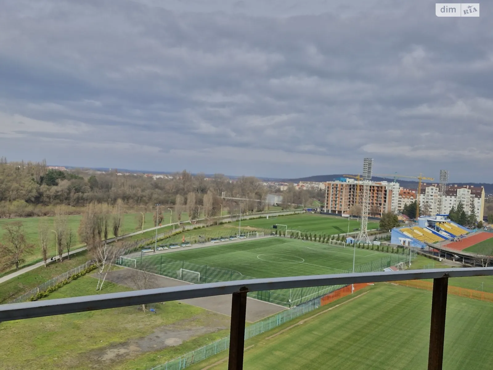 Сдается в аренду офис 180 кв. м в бизнес-центре, цена: 1800 $ - фото 1