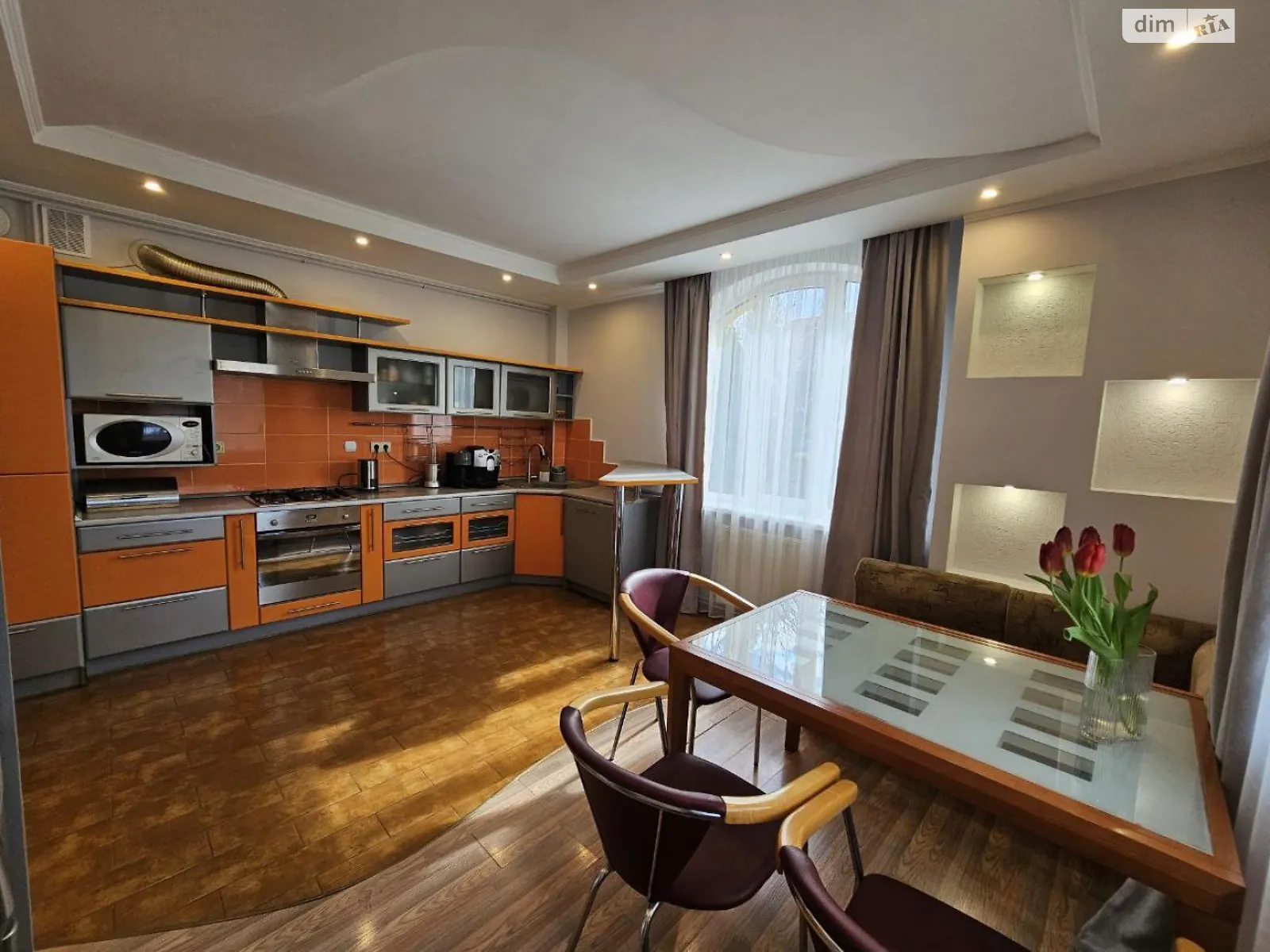 Продается дом на 2 этажа 207 кв. м с участком, цена: 193000 $ - фото 1