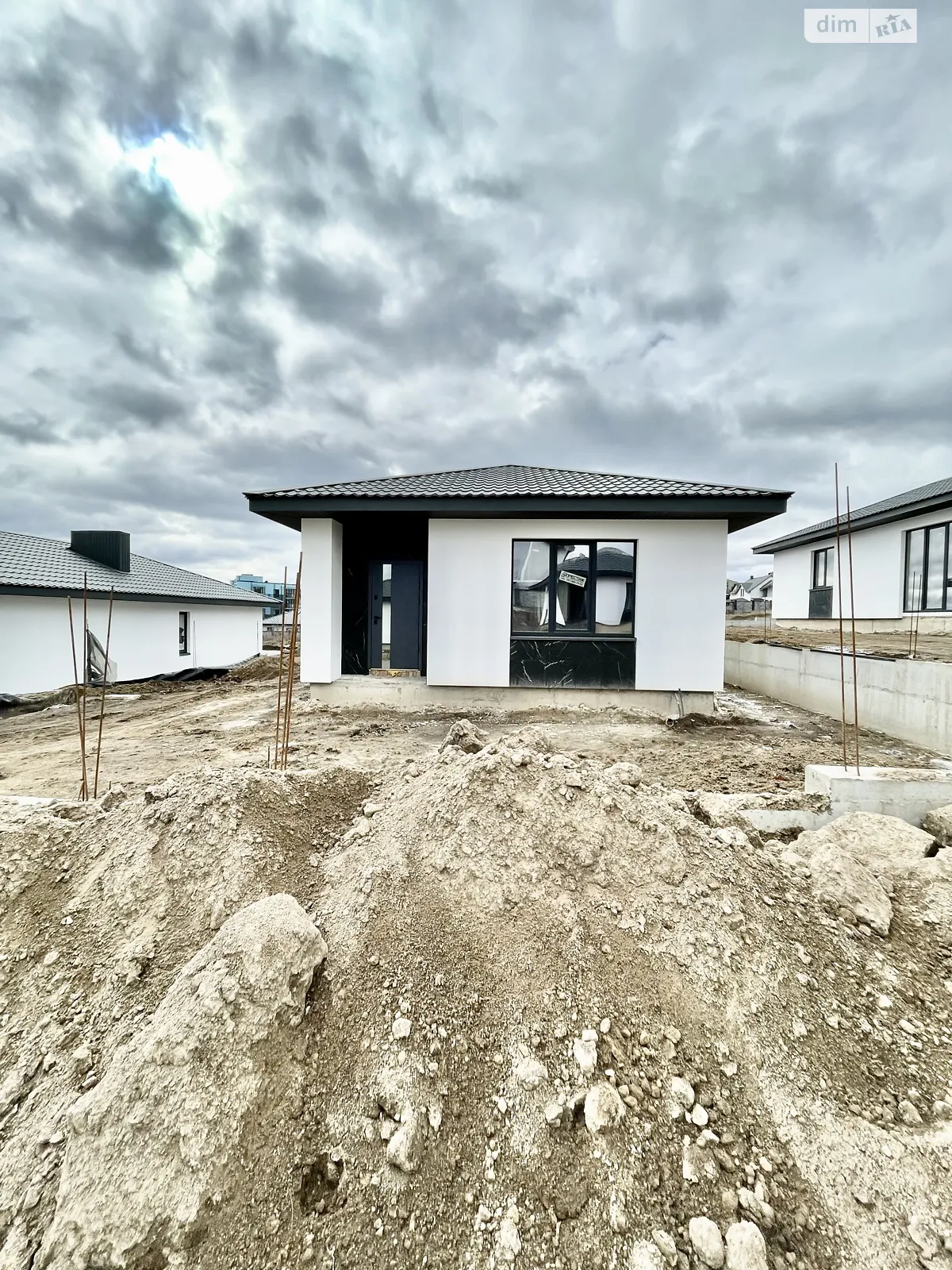 Продается одноэтажный дом 94 кв. м с гаражом, цена: 78000 $ - фото 1