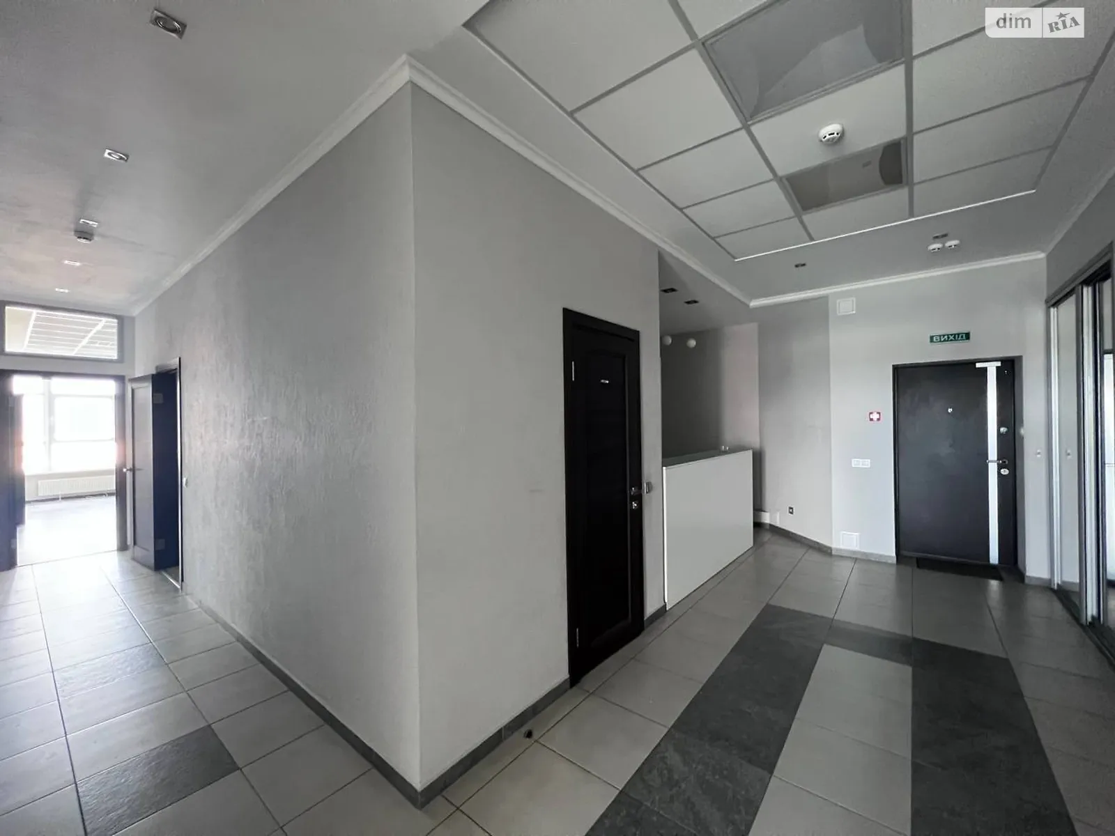 Сдается в аренду офис 147 кв. м в бизнес-центре, цена: 1800 $ - фото 1