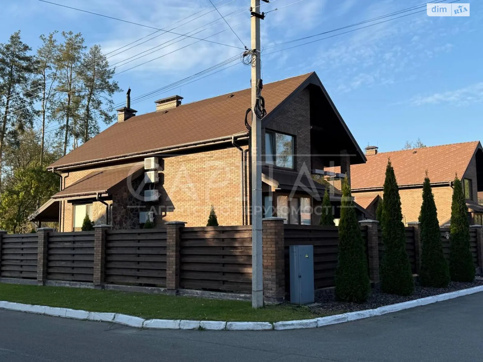 Продается дом на 2 этажа 250 кв. м с мебелью, цена: 580000 $ - фото 1