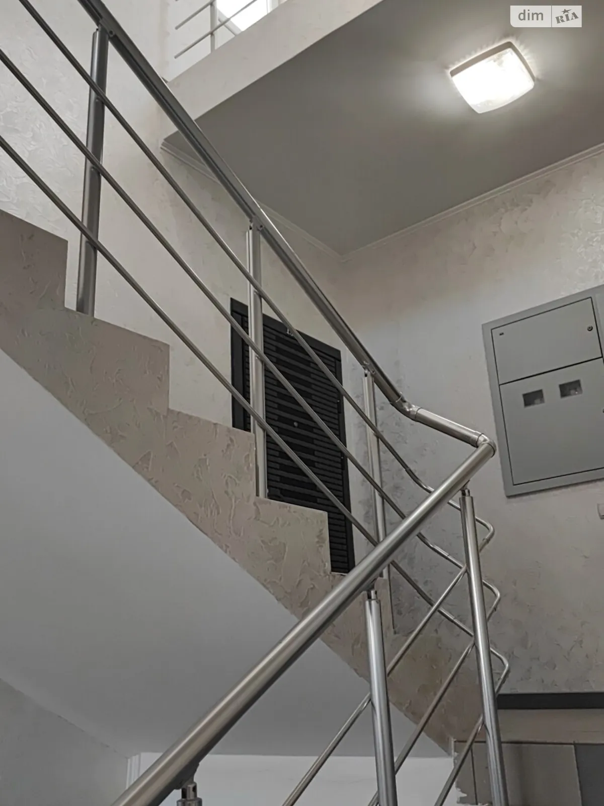 Продается 2-комнатная квартира 75 кв. м в Черновцах, ул. Казацкая, 11А - фото 1