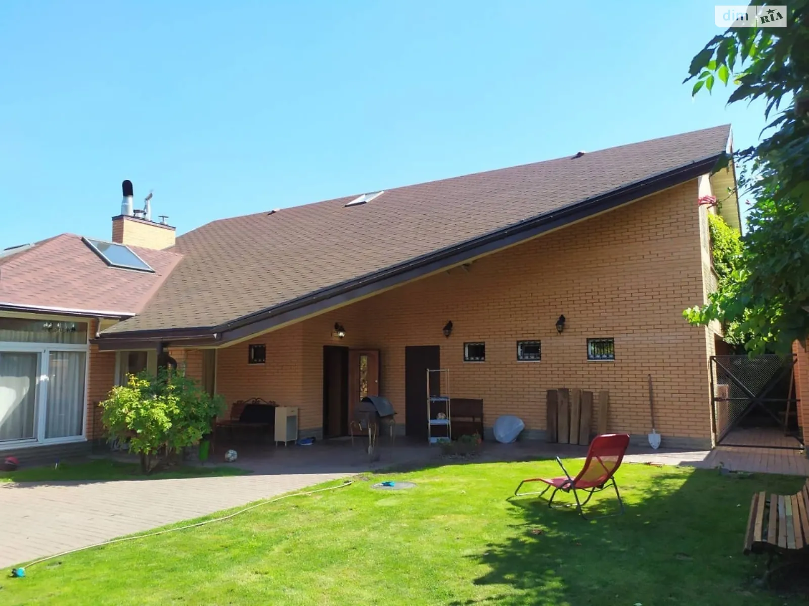 Продается дом на 2 этажа 250 кв. м с верандой, цена: 250000 € - фото 1